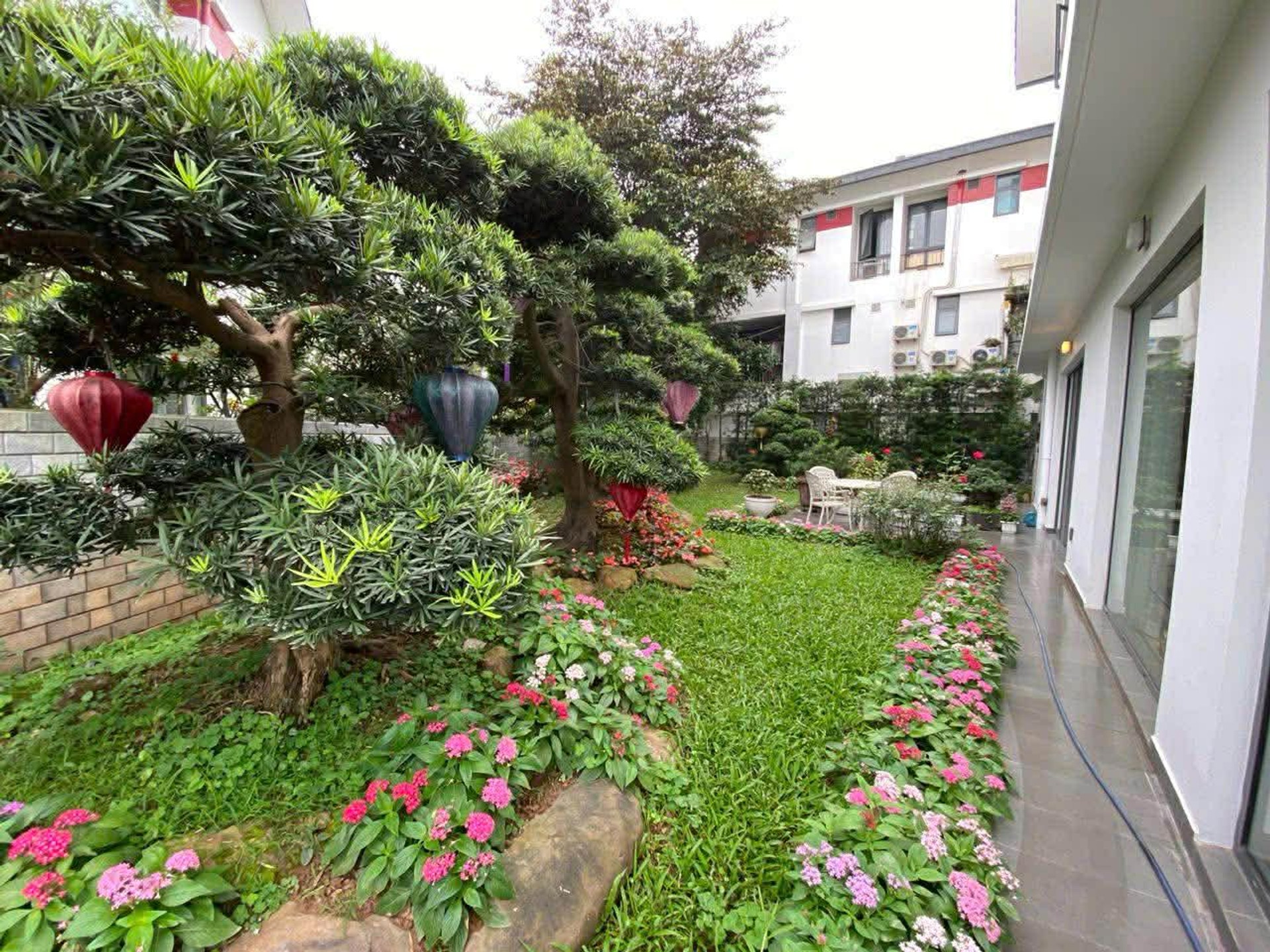 Bán nhà GAMUDA - diện tích 300m2 5 tầng - Lô góc 3 mặt thoáng - giá 115 tỷ