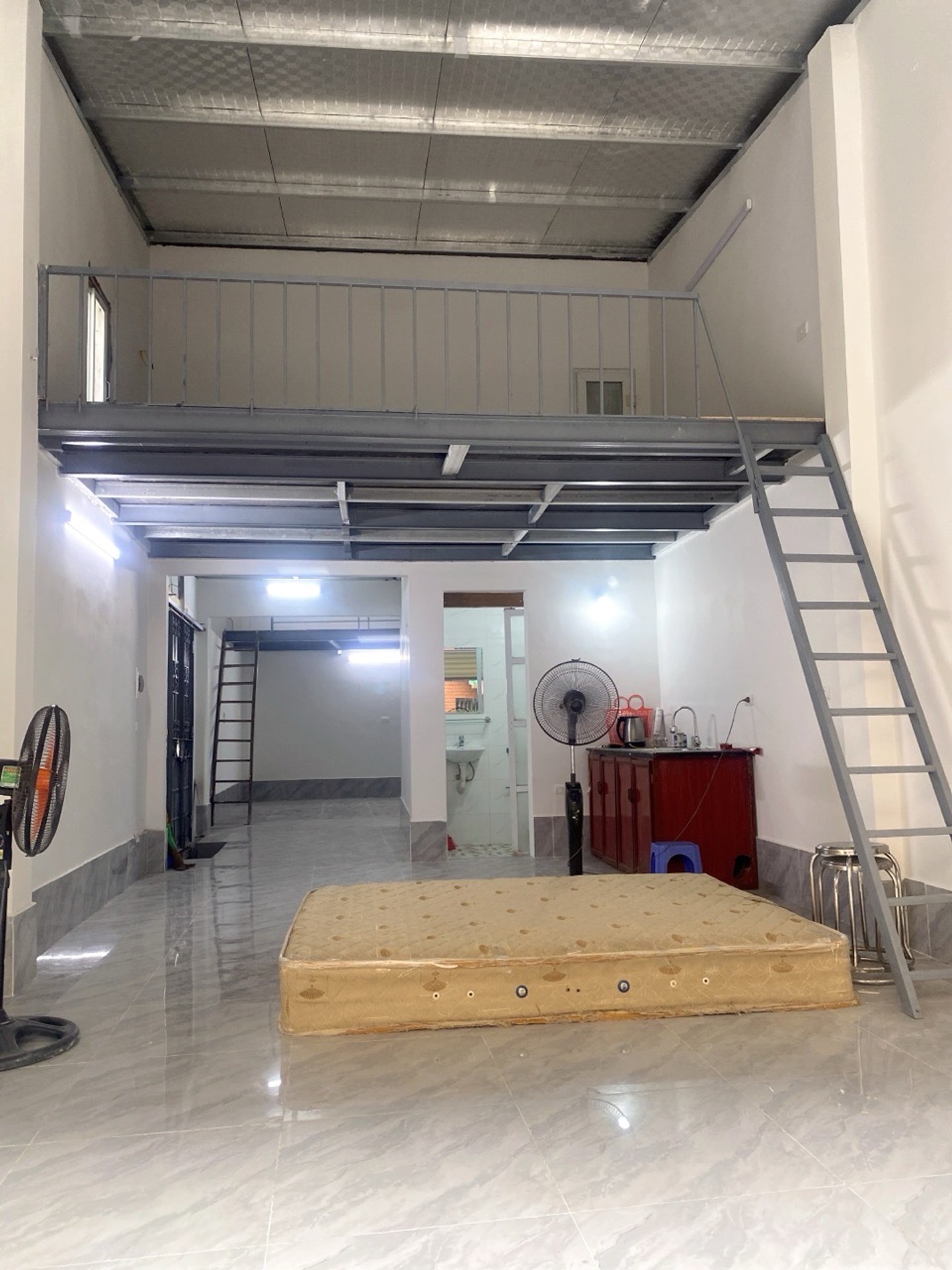 Bán nhà Định Công Thượng - diện tích 61m2 2 tầng - Lô góc - giá 12,5 tỷ