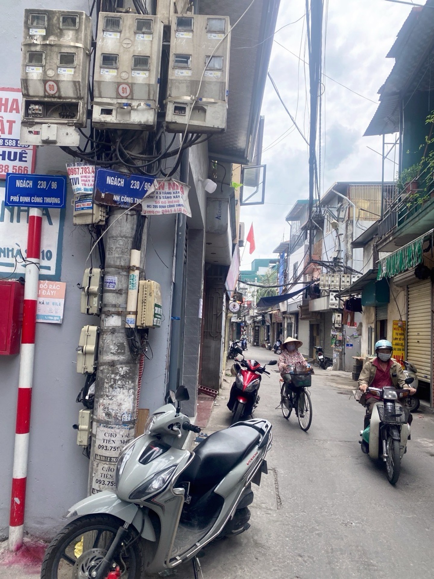 Bán nhà Định Công Thượng - diện tích 61m2 2 tầng - Lô góc - giá 12,5 tỷ