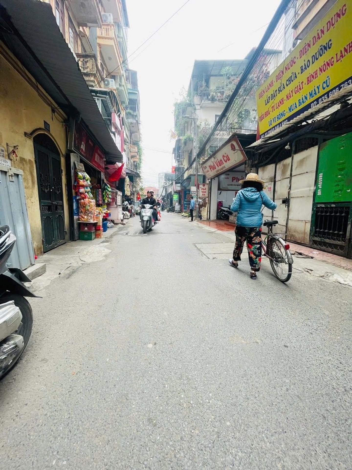 Bán nhà Pháo Đài Láng - diện tích 65m2 3 tầng - Mặt phố cực đẹp - giá 29 tỷ