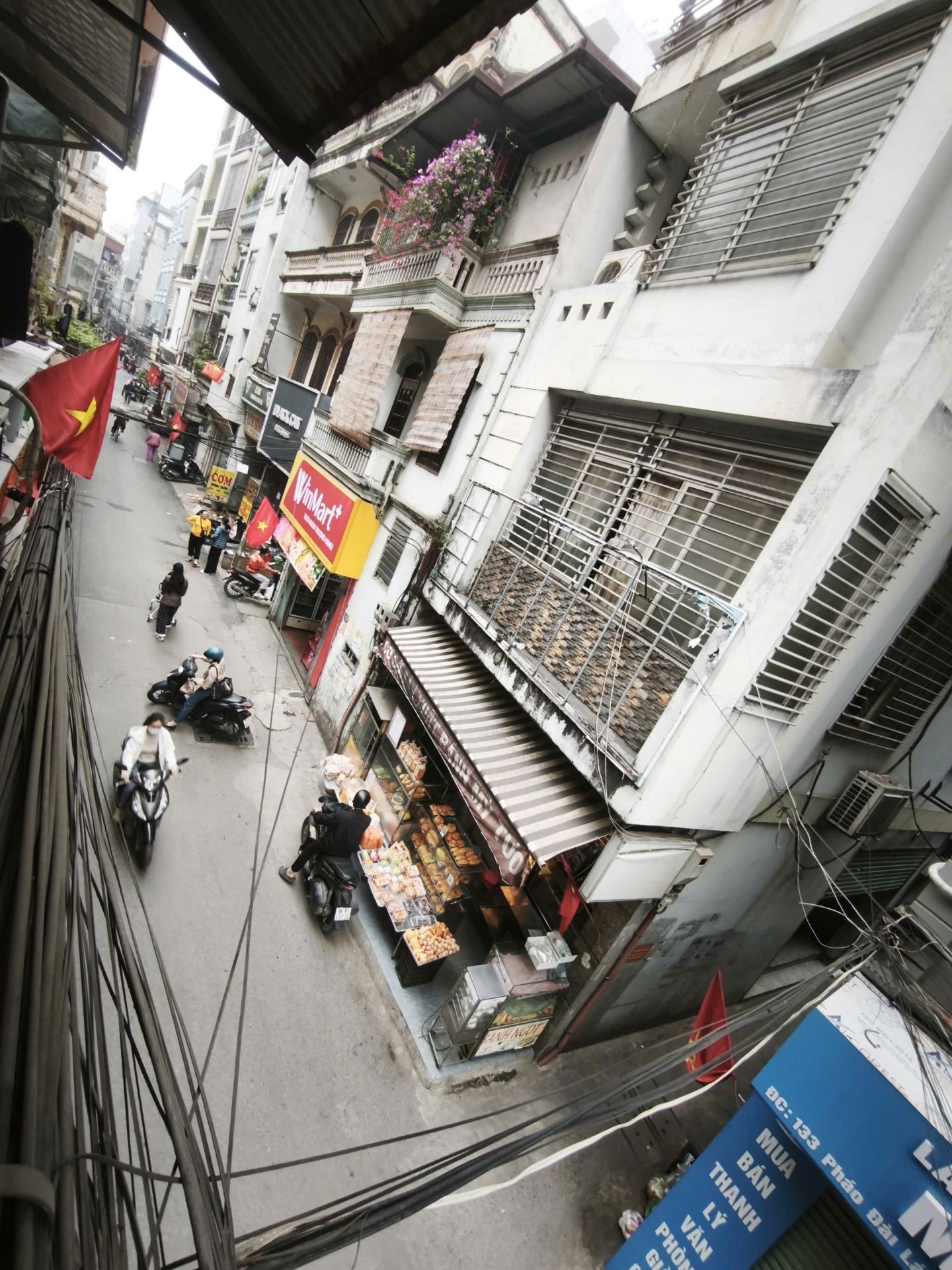 Bán nhà Pháo Đài Láng - diện tích 65m2 3 tầng - Mặt phố cực đẹp - giá 29 tỷ