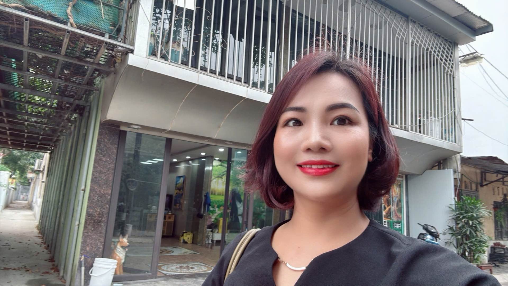 Bán nhà Nguyễn Khoái - diện tích 92m2 2 tầng - Ô TÔ TRÁNH - giá 11,5 tỷ