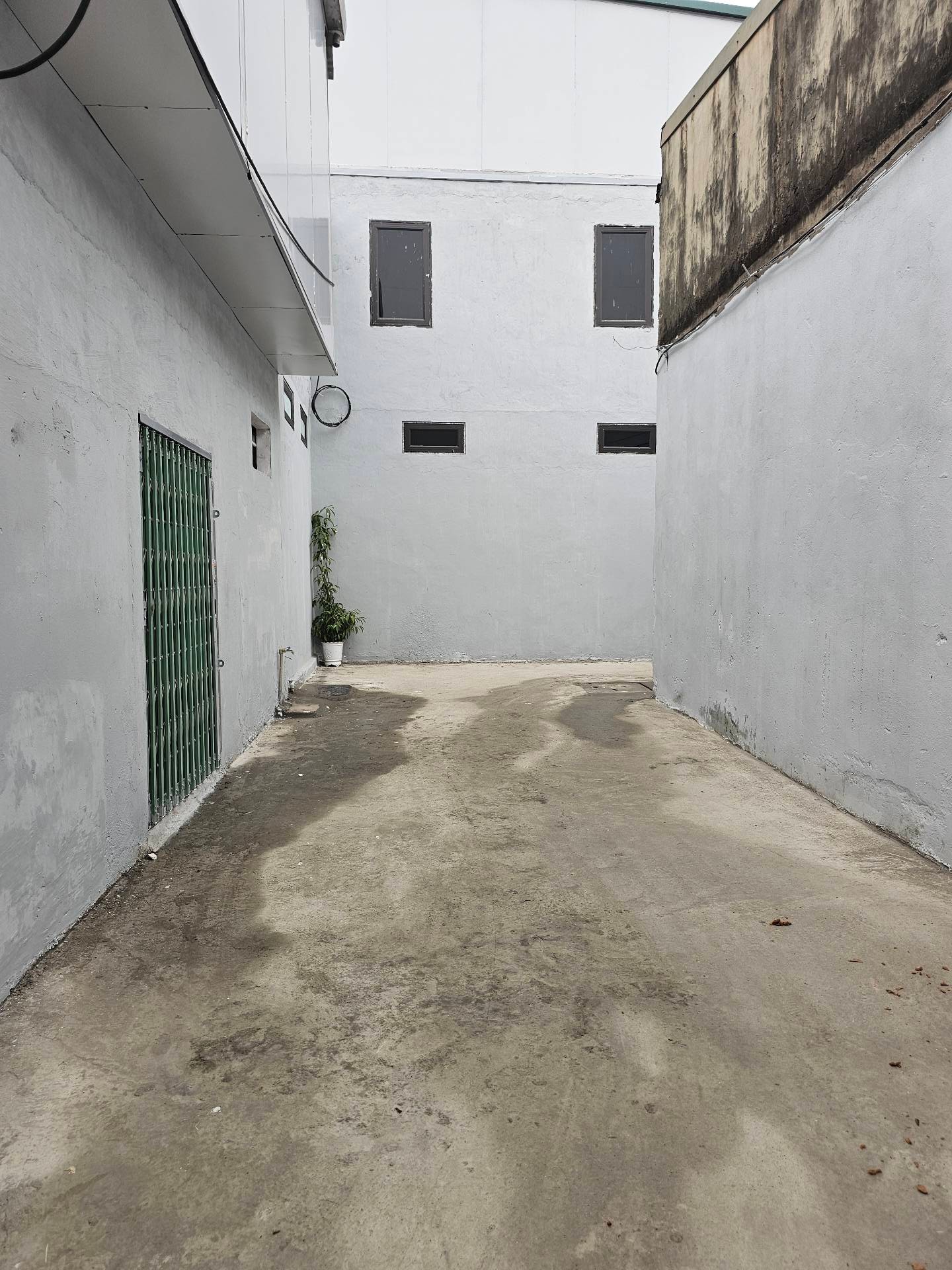 Bán nhà Giải Phóng - diện tích 28m2 3 tầng - Nhà mới ở ngay - giá 4,4 tỷ
