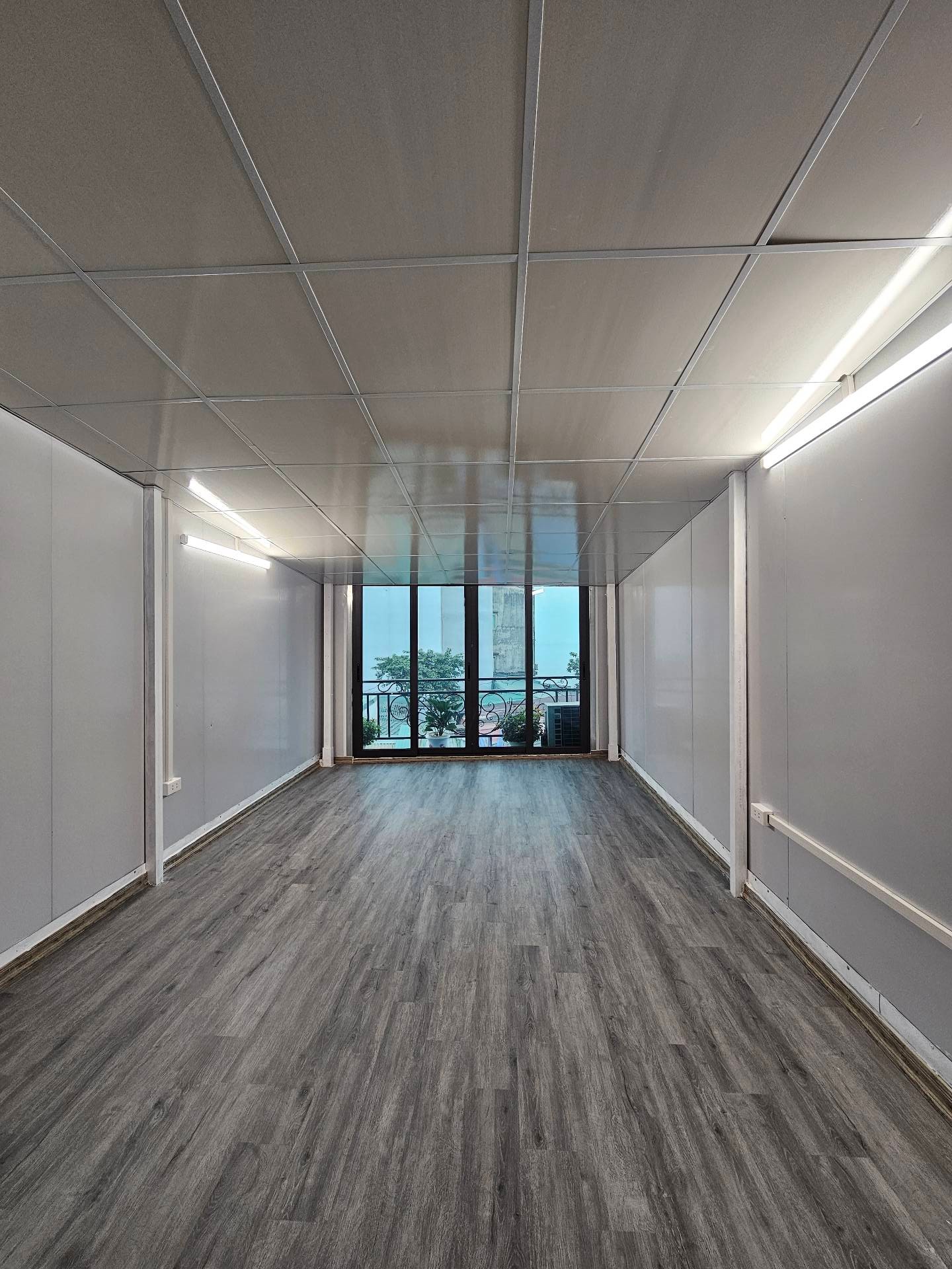Bán nhà Giải Phóng - diện tích 28m2 3 tầng - Nhà mới ở ngay - giá 4,4 tỷ