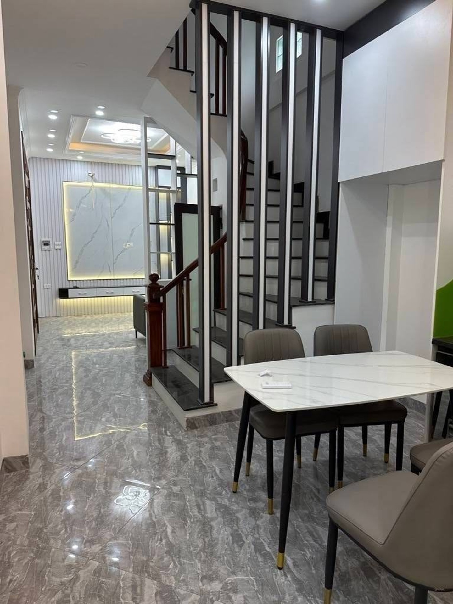 Bán nhà Đại Từ - diện tích 41m2 4 tầng - Ô tô nhỏ qua - giá 9,5 tỷ