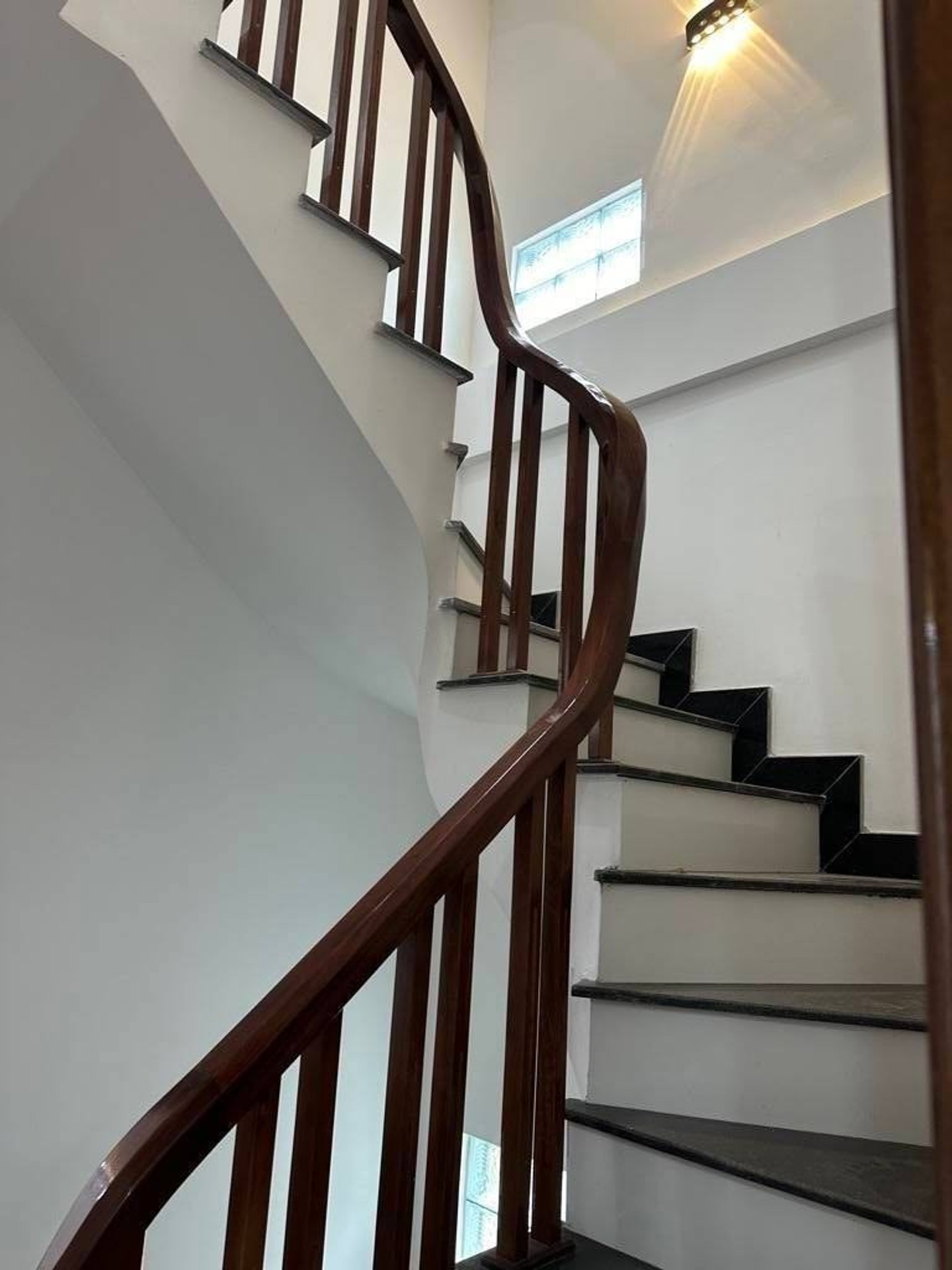Bán nhà Đại Từ - diện tích 41m2 4 tầng - Ô tô nhỏ qua - giá 9,5 tỷ