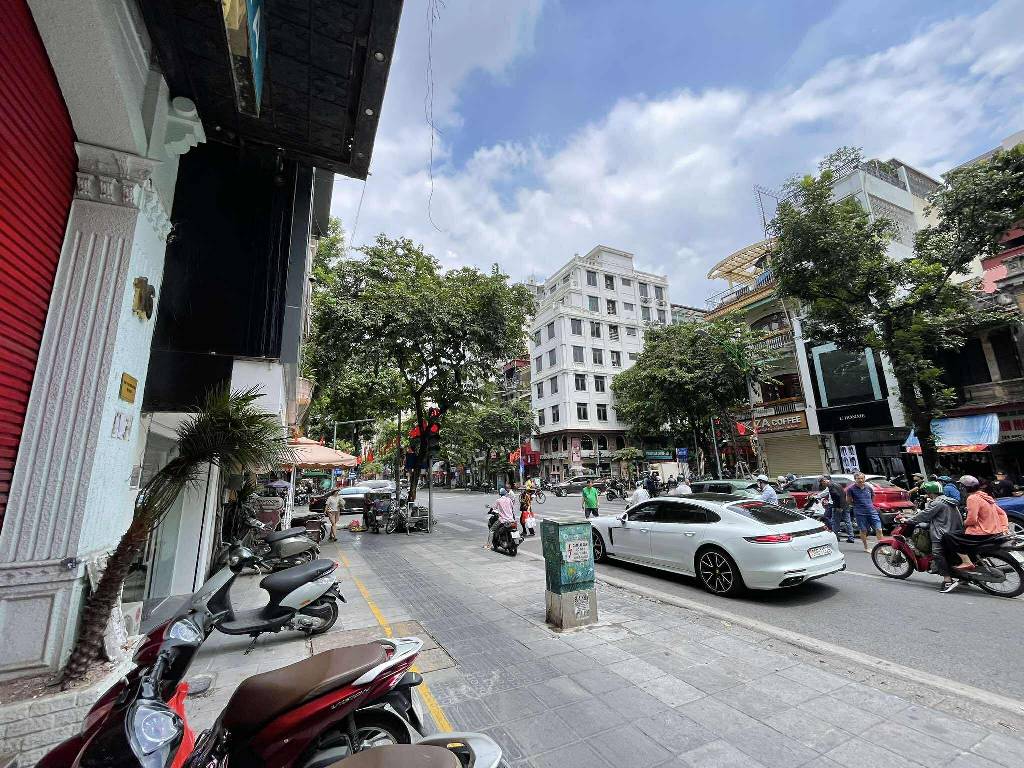 Bán nhà Phố Huế - diện tích 132m2 6 tầng - Mặt phố kinh doanh - giá 200 tỷ