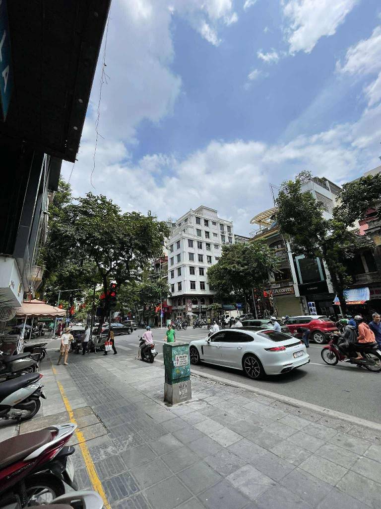 Bán nhà Phố Huế - diện tích 132m2 6 tầng - Mặt phố kinh doanh - giá 200 tỷ