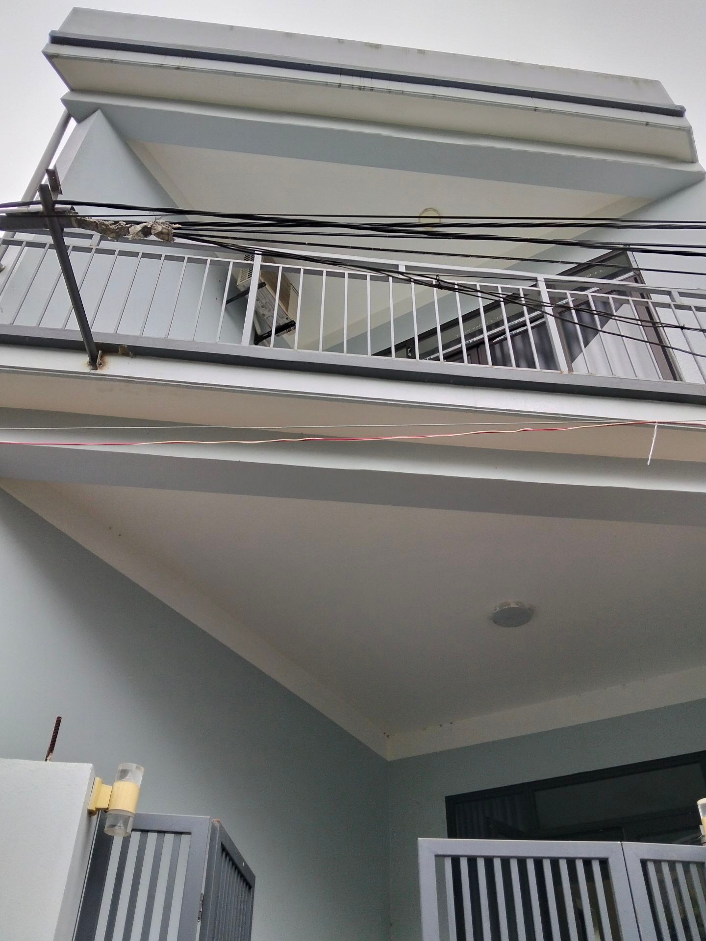 Bán nhà Ngõ ngách - diện tích 256.5m2 3 tầng - Ô TÔ 4 CHỖ ĐỖ CỬA - giá 25,6 tỷ