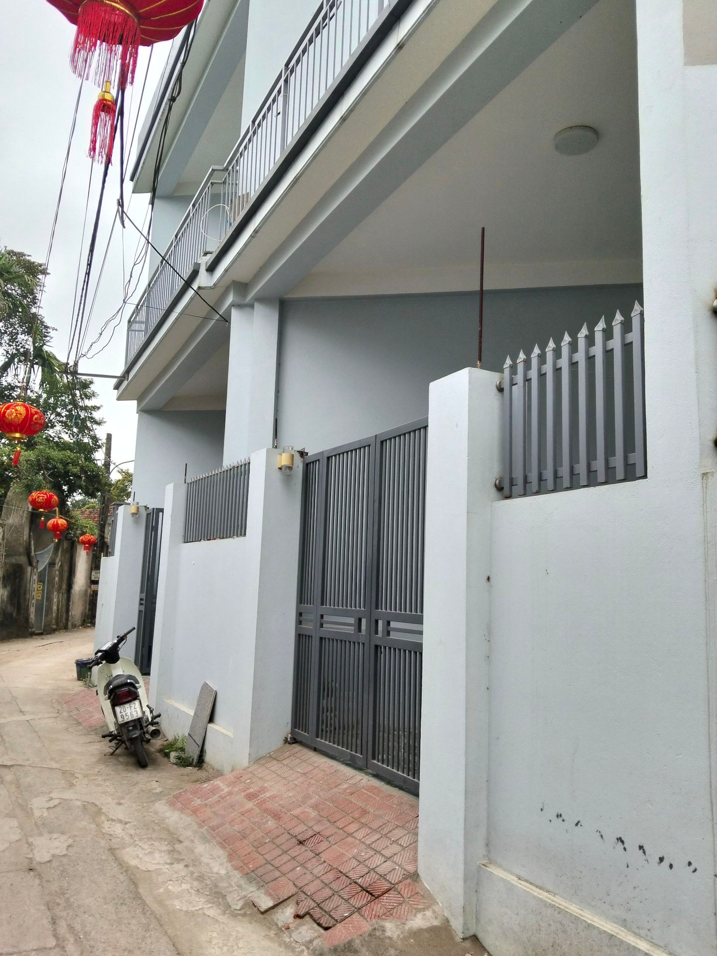 Bán nhà Ngõ ngách - diện tích 256.5m2 3 tầng - Ô TÔ 4 CHỖ ĐỖ CỬA - giá 25,6 tỷ