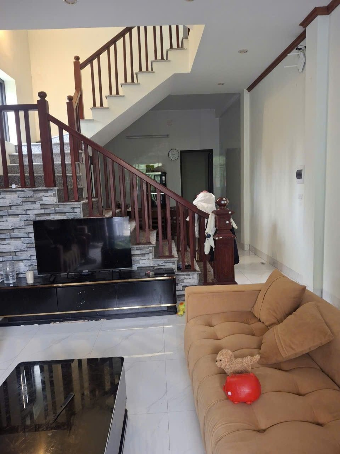 Bán nhà Ngõ ngách - diện tích 256.5m2 3 tầng - Ô TÔ 4 CHỖ ĐỖ CỬA - giá 25,6 tỷ