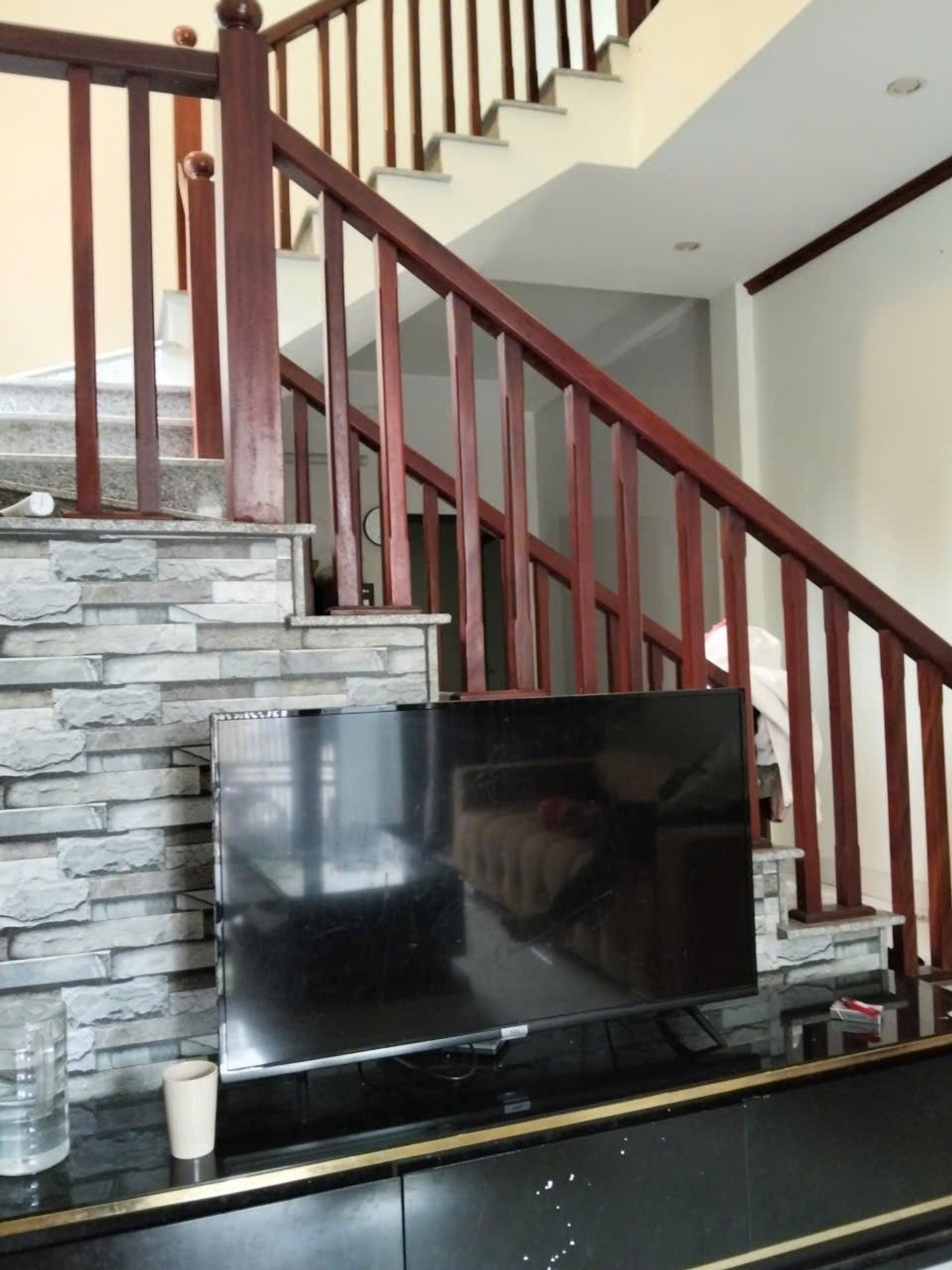 Bán nhà Ngõ ngách - diện tích 256.5m2 3 tầng - Ô TÔ 4 CHỖ ĐỖ CỬA - giá 25,6 tỷ