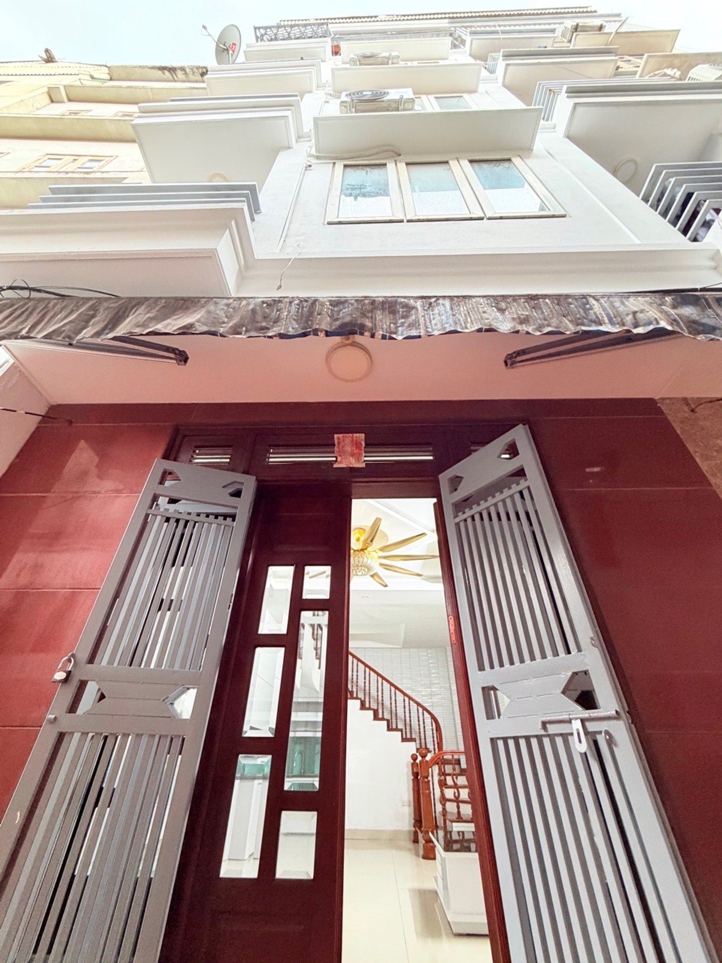 Bán nhà Giáp Bát - diện tích 37m2 5 tầng - nhà dân xây, full nội thất đẹp - giá 9,99 tỷ