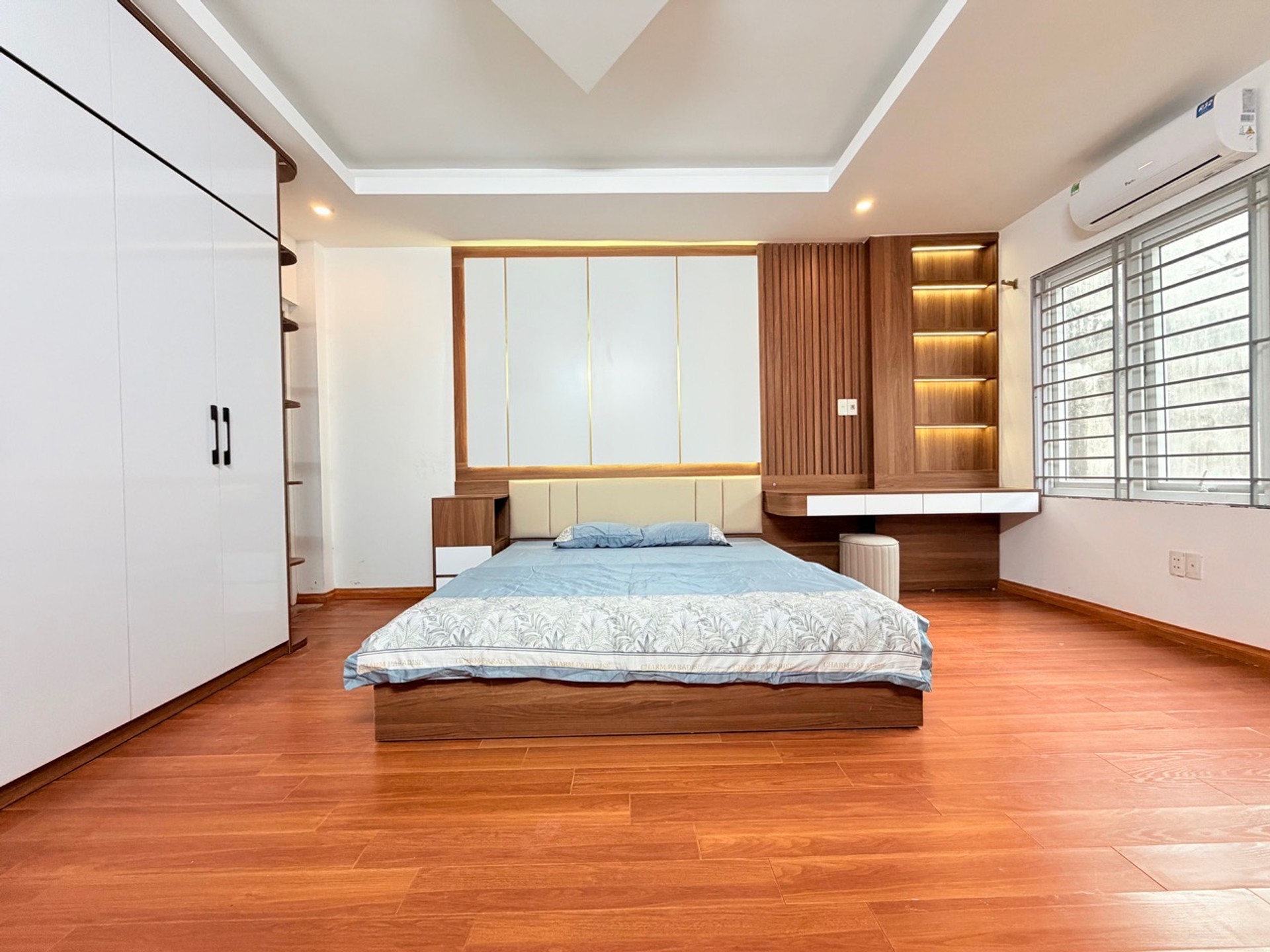 Bán nhà Giáp Bát - diện tích 37m2 5 tầng - nhà dân xây, full nội thất đẹp - giá 9,99 tỷ