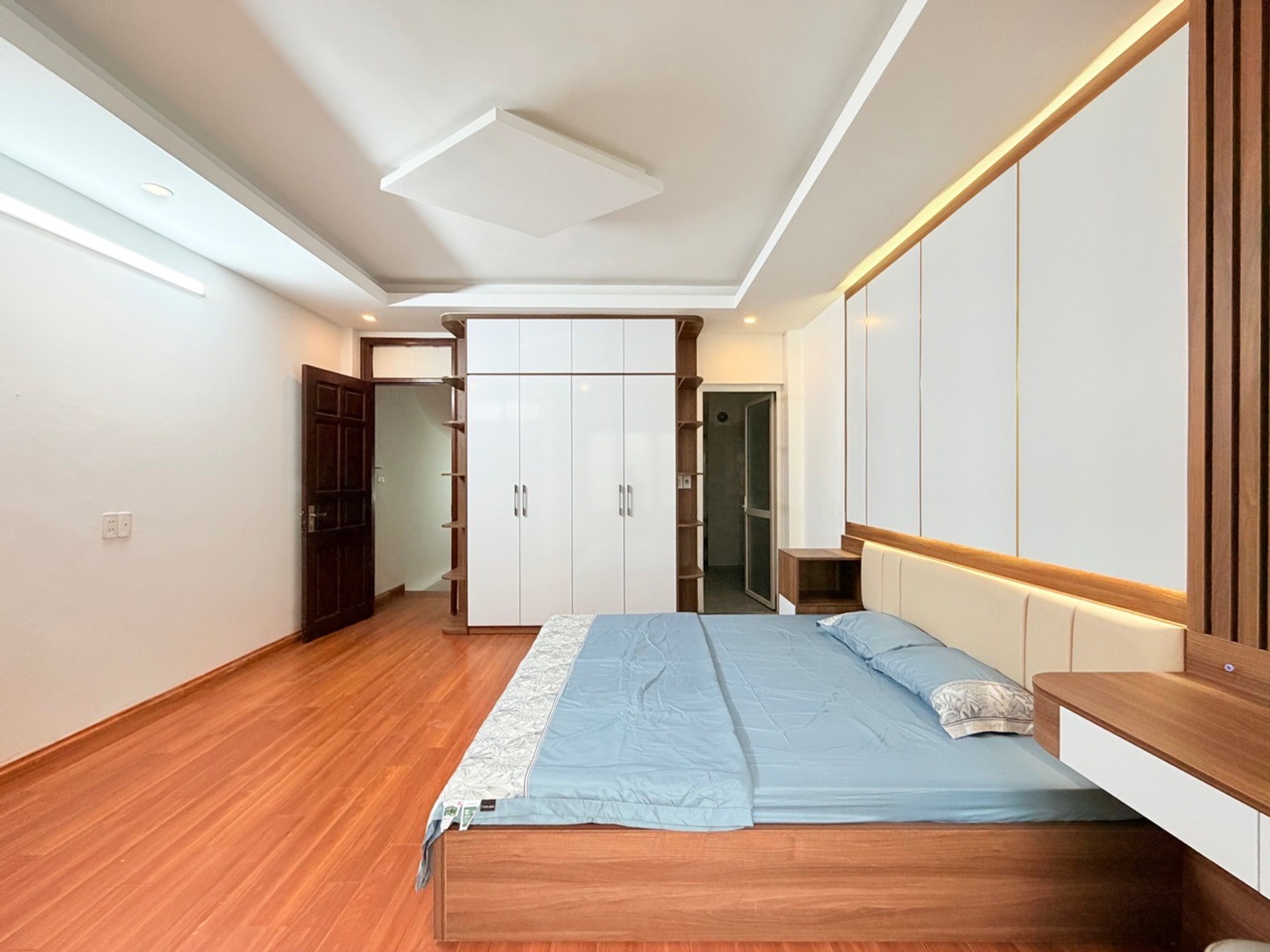 Bán nhà Giáp Bát - diện tích 37m2 5 tầng - nhà dân xây, full nội thất đẹp - giá 9,99 tỷ