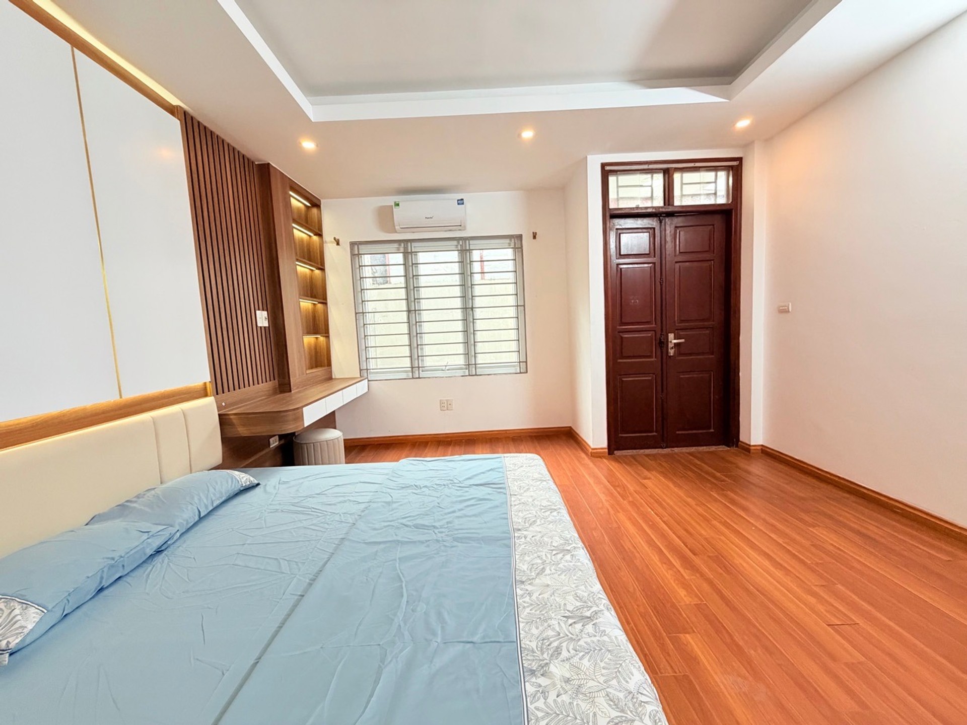 Bán nhà Giáp Bát - diện tích 37m2 5 tầng - nhà dân xây, full nội thất đẹp - giá 9,99 tỷ