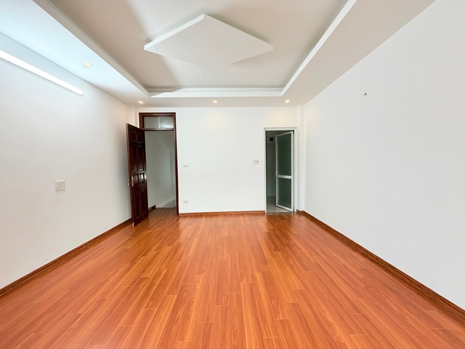 Bán nhà Giáp Bát - diện tích 37m2 5 tầng - nhà dân xây, full nội thất đẹp - giá 9,99 tỷ