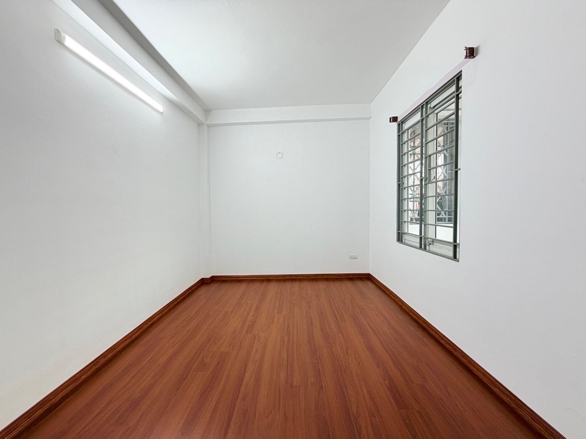 Bán nhà Giáp Bát - diện tích 37m2 5 tầng - nhà dân xây, full nội thất đẹp - giá 9,99 tỷ
