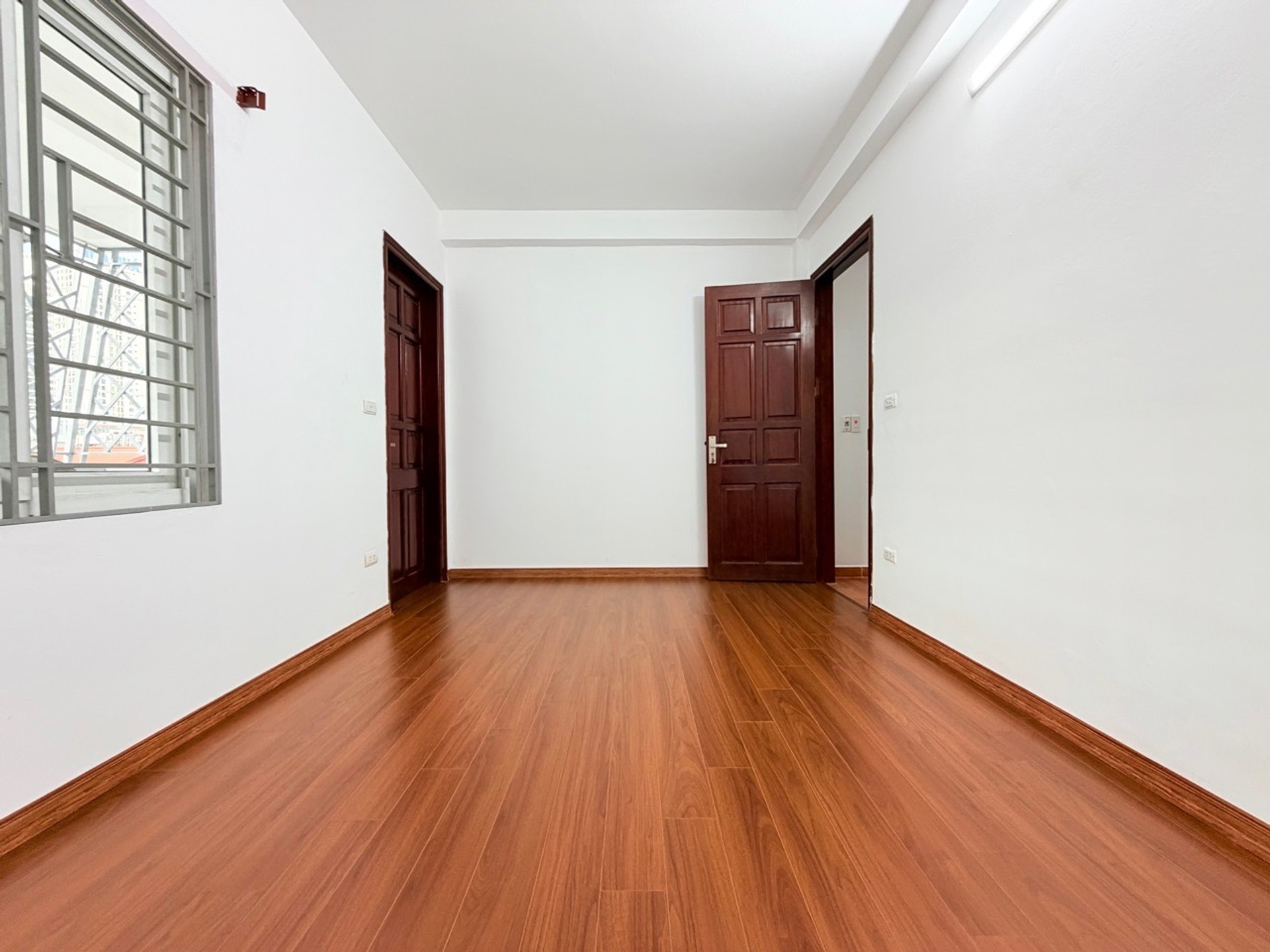 Bán nhà Giáp Bát - diện tích 37m2 5 tầng - nhà dân xây, full nội thất đẹp - giá 9,99 tỷ