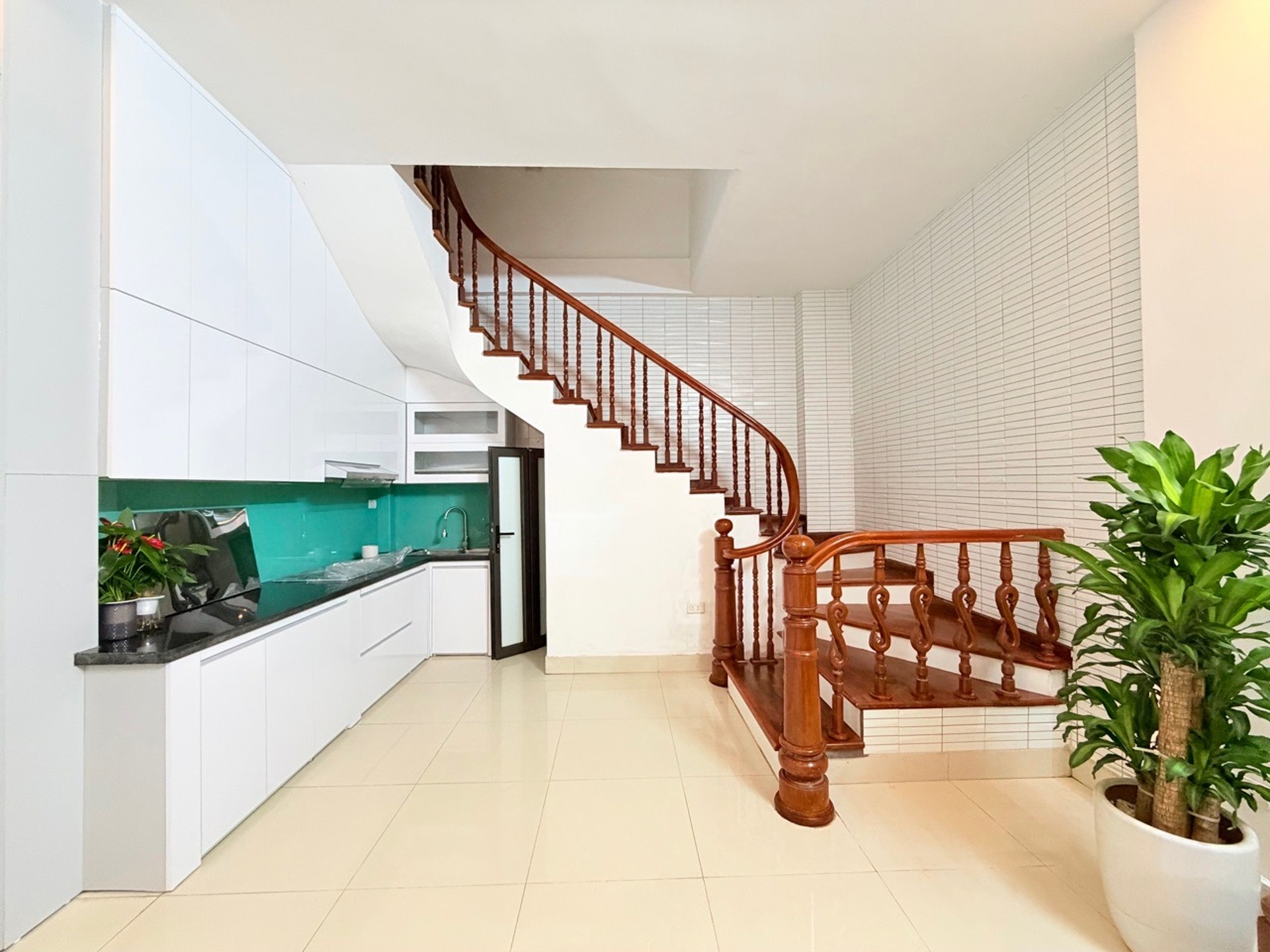 Bán nhà Giáp Bát - diện tích 37m2 5 tầng - nhà dân xây, full nội thất đẹp - giá 9,99 tỷ
