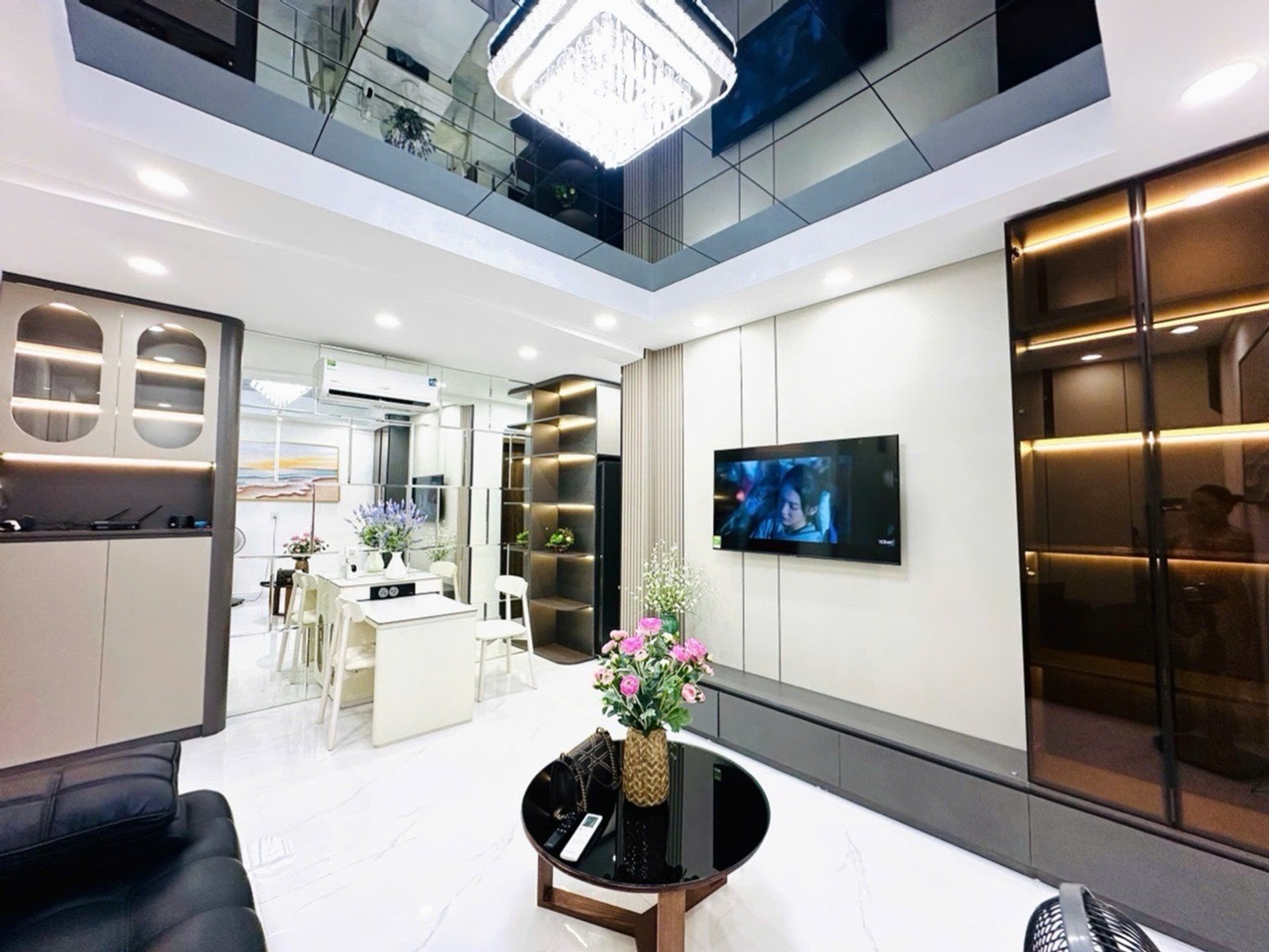 Bán nhà Chùa Láng - diện tích 65m2 5 tầng - Tập thể Bưu Điện - giá 4,25 tỷ