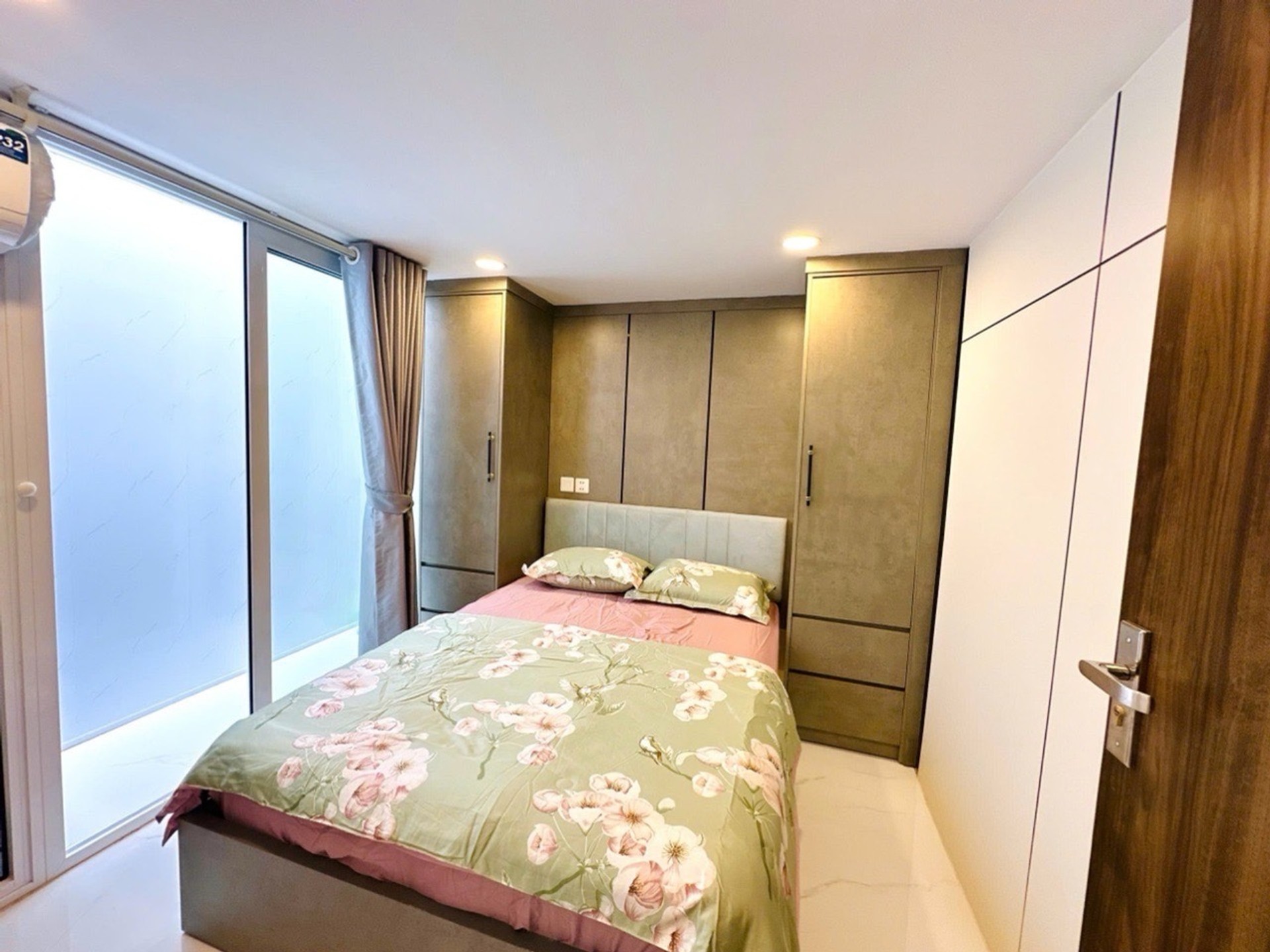 Bán nhà Chùa Láng - diện tích 65m2 5 tầng - Tập thể Bưu Điện - giá 4,25 tỷ