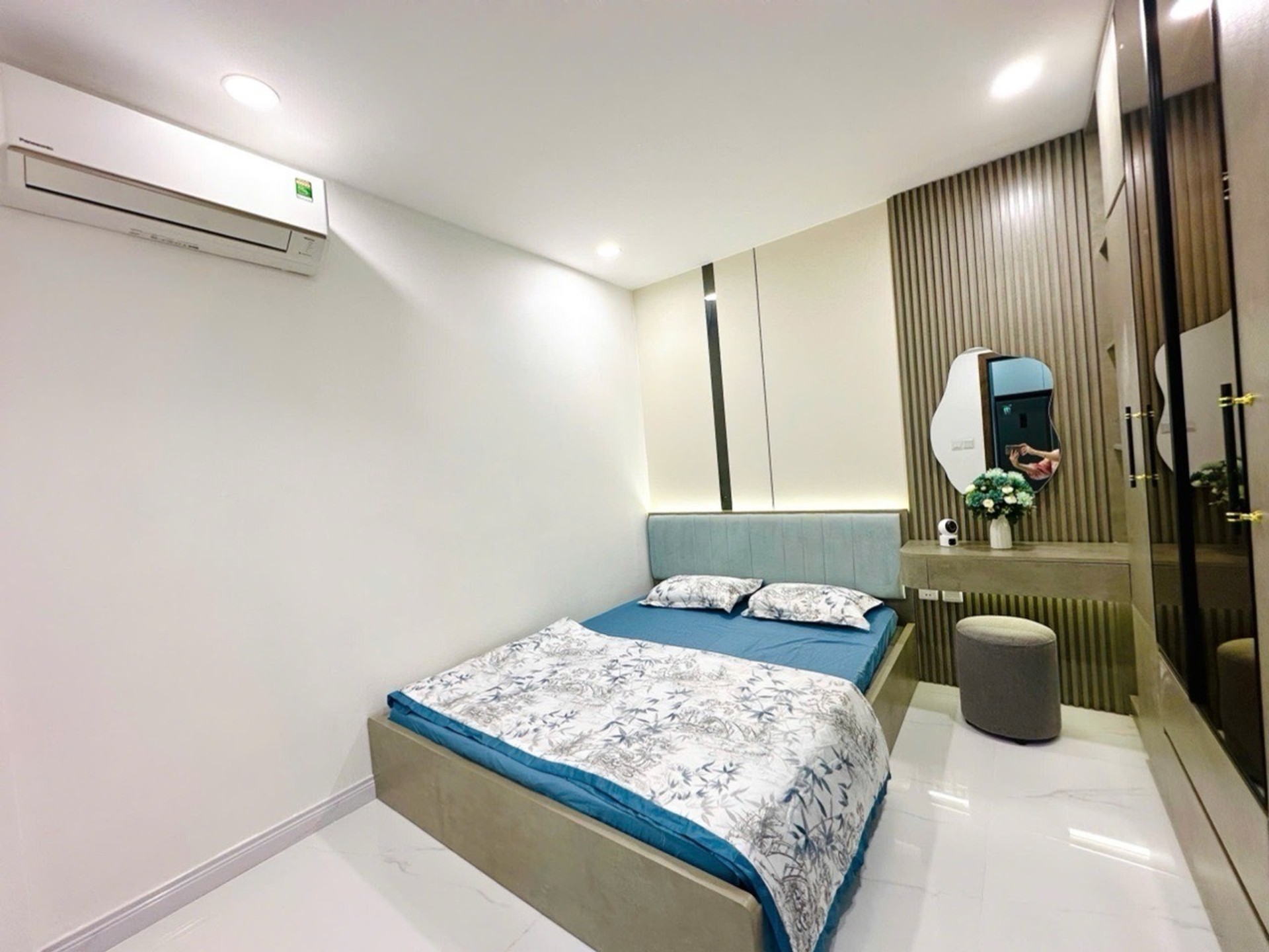 Bán nhà Chùa Láng - diện tích 65m2 5 tầng - Tập thể Bưu Điện - giá 4,25 tỷ