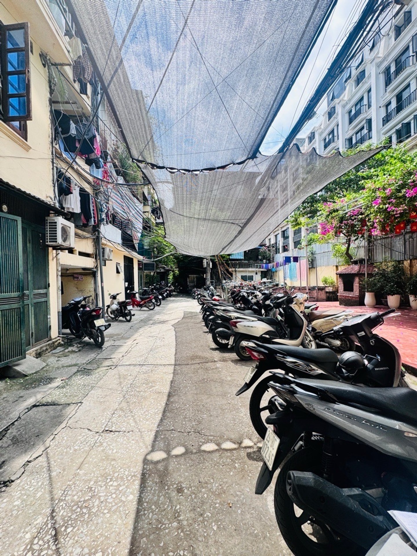 Bán nhà Chùa Láng - diện tích 65m2 5 tầng - Tập thể Bưu Điện - giá 4,25 tỷ