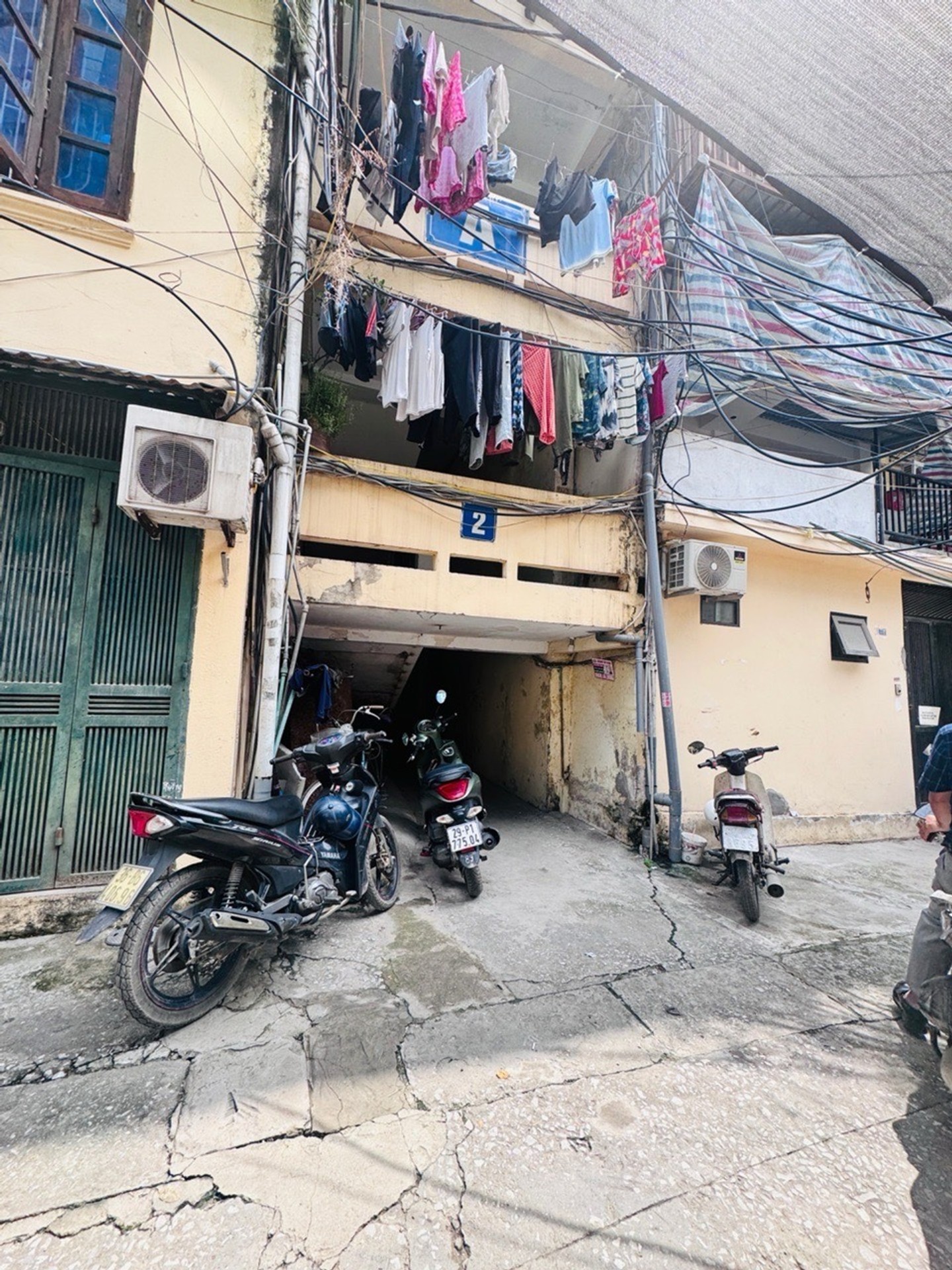 Bán nhà Chùa Láng - diện tích 65m2 5 tầng - Tập thể Bưu Điện - giá 4,25 tỷ