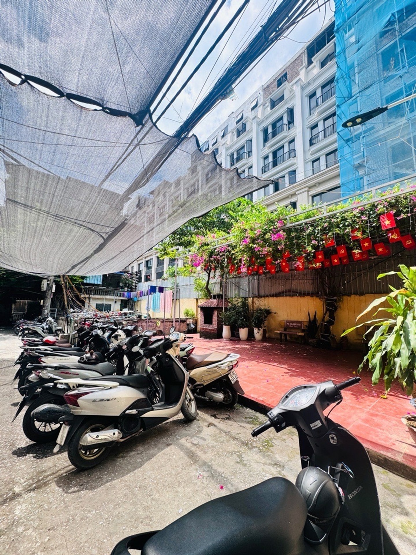 Bán nhà Chùa Láng - diện tích 65m2 5 tầng - Tập thể Bưu Điện - giá 4,25 tỷ