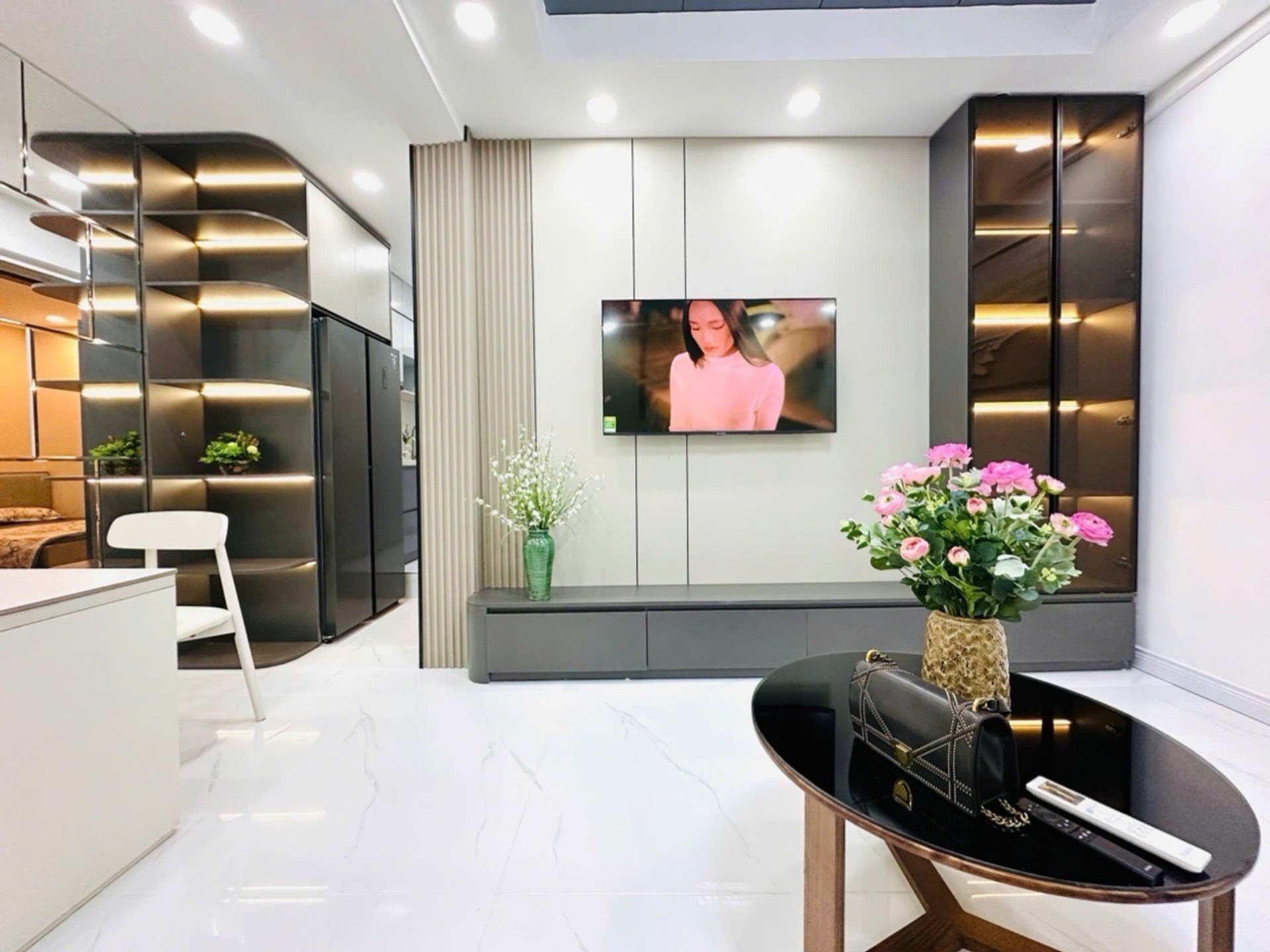 Bán nhà Chùa Láng - diện tích 65m2 5 tầng - Tập thể Bưu Điện - giá 4,25 tỷ