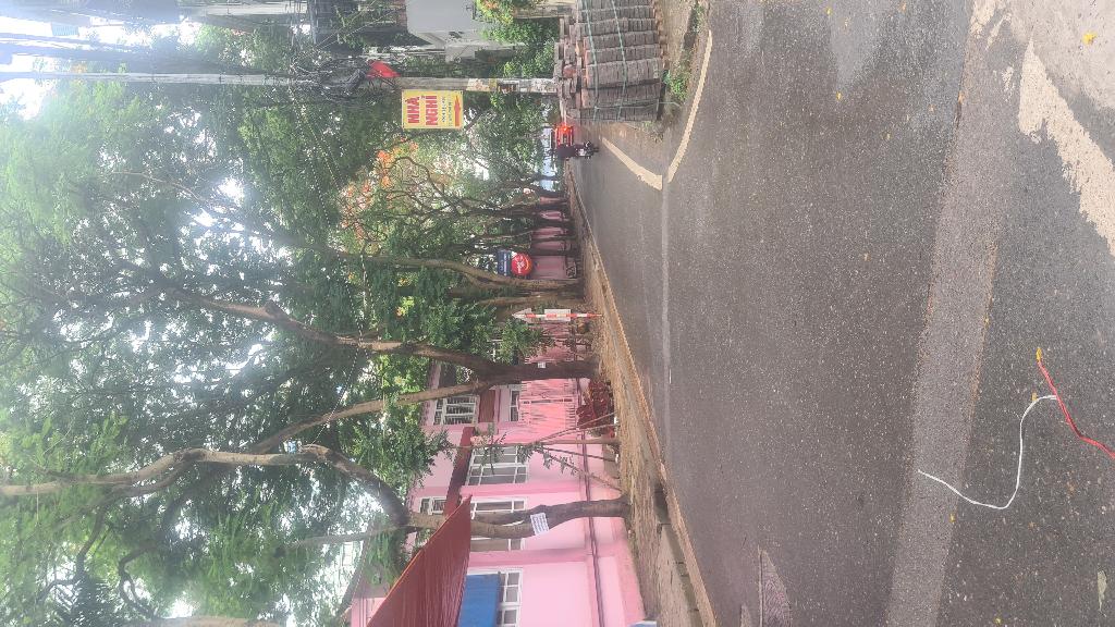 Bán nhà Bắc Linh Đàm - diện tích 108m2 6 tầng - Lô góc 3 mặt tiền - giá 45 tỷ