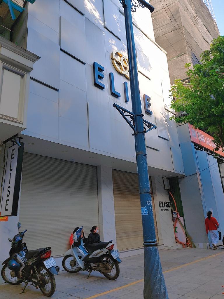 Bán nhà Bà Triệu - diện tích 256m2 4 tầng - Mặt phố Vip, mặt tiền khủng - giá 285 tỷ