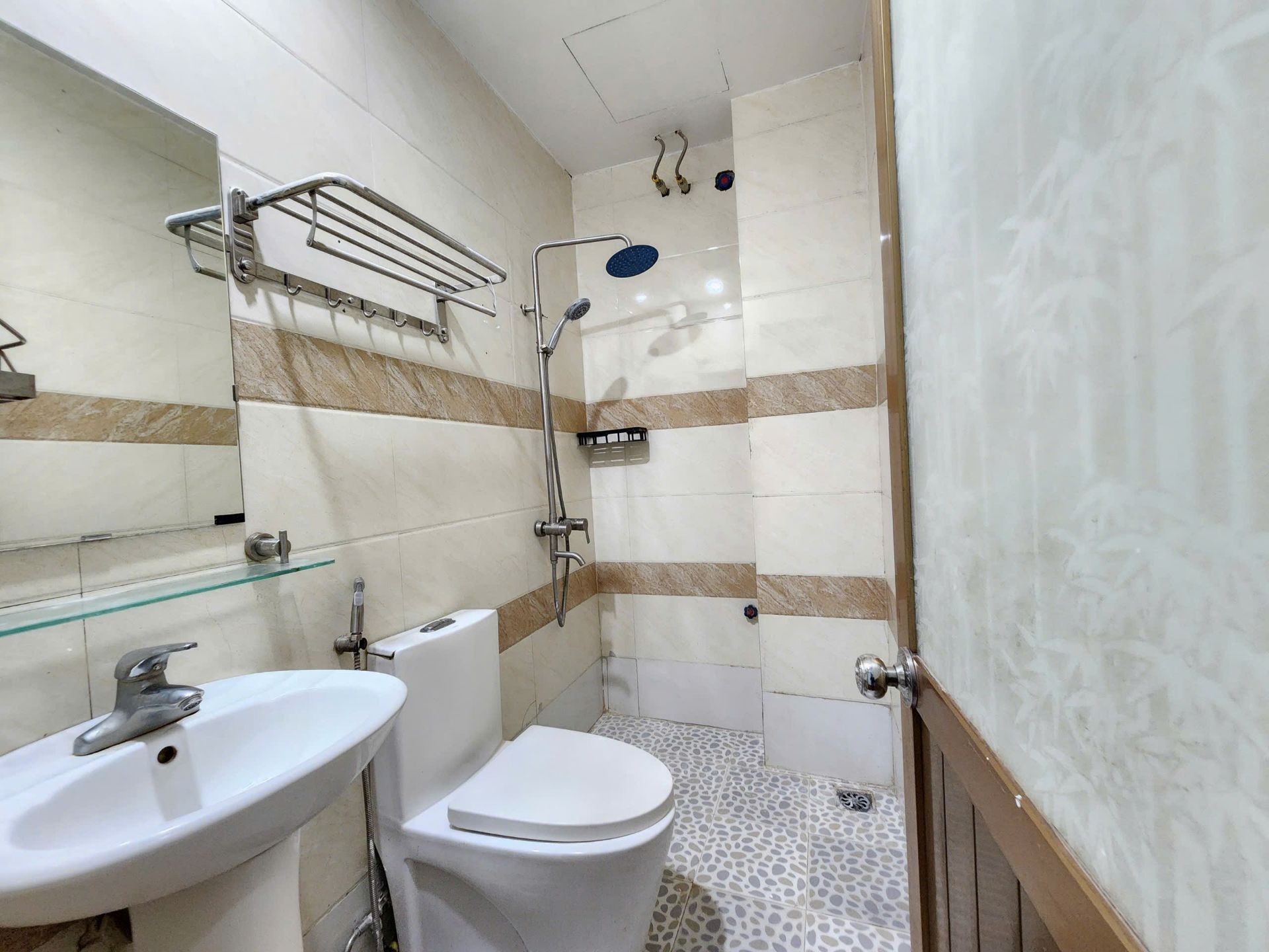Bán nhà Tân Mai - diện tích 52m2 4 tầng - Nhà đẹp dân xây, ngõ thông kinh doanh - giá 10,1 tỷ