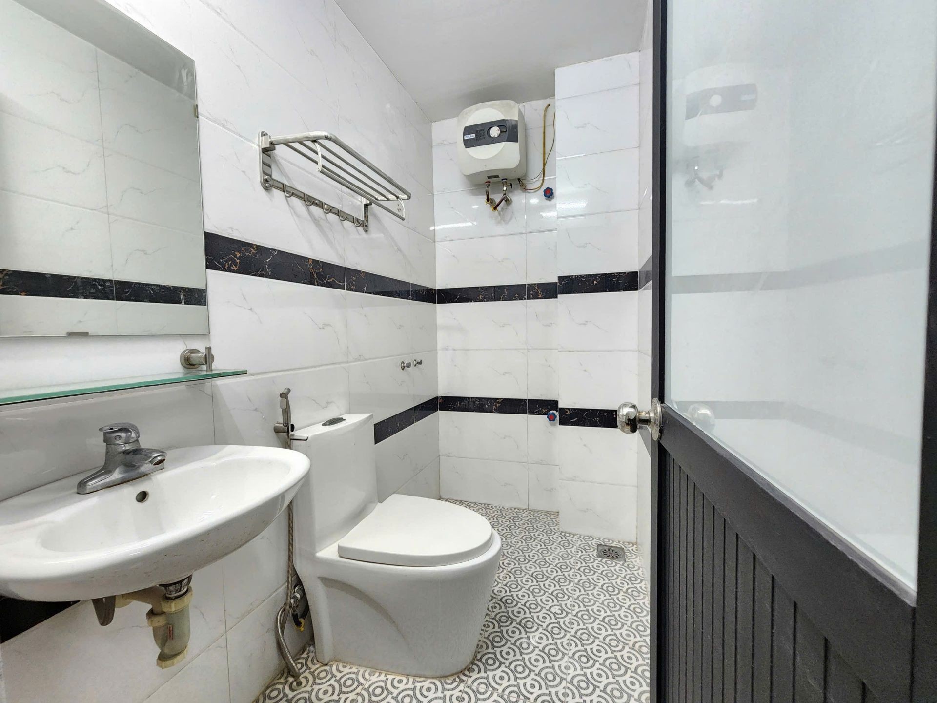 Bán nhà Tân Mai - diện tích 52m2 4 tầng - Nhà đẹp dân xây, ngõ thông kinh doanh - giá 10,1 tỷ
