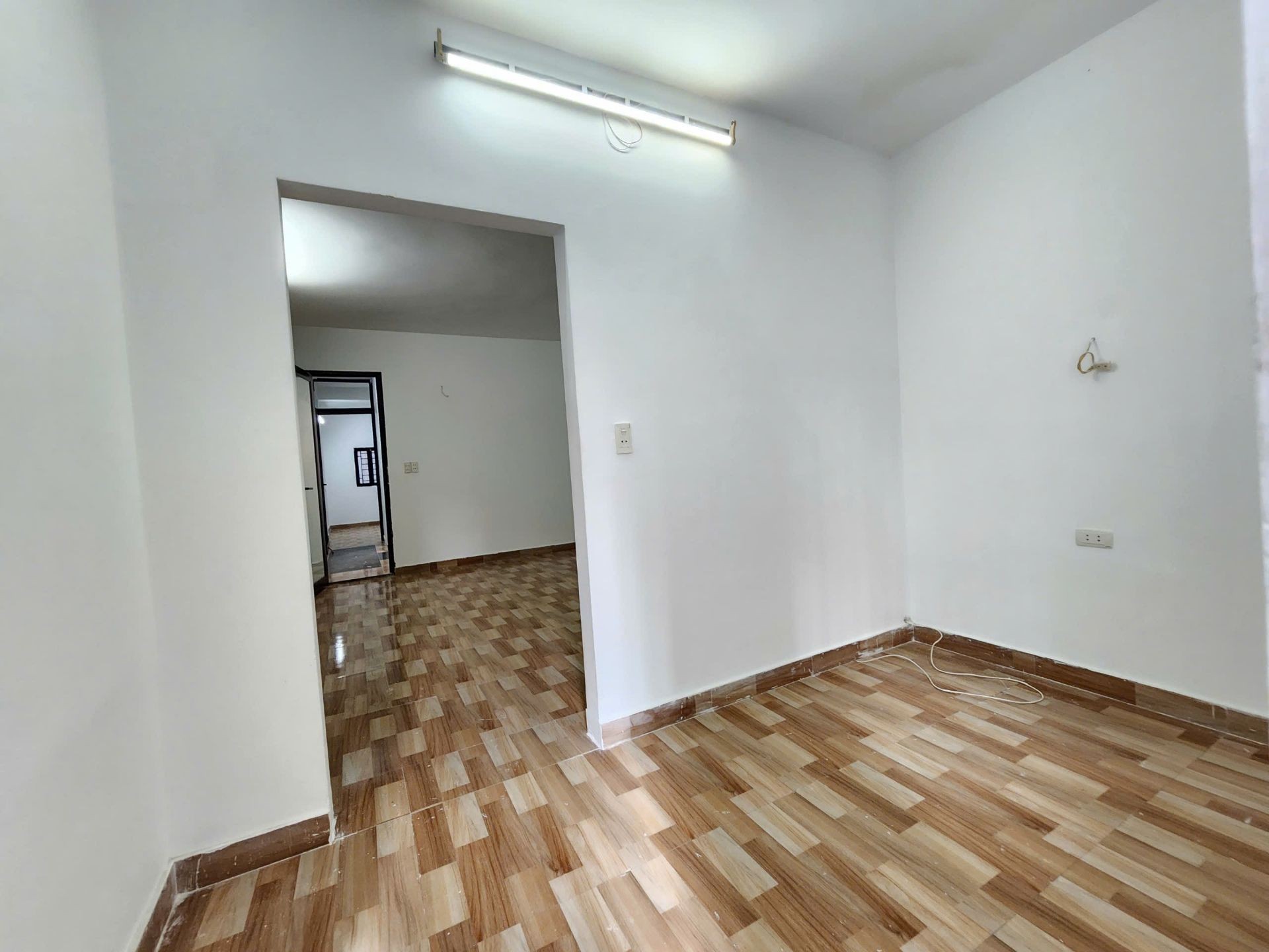 Bán nhà Tân Mai - diện tích 52m2 4 tầng - Nhà đẹp dân xây, ngõ thông kinh doanh - giá 10,1 tỷ