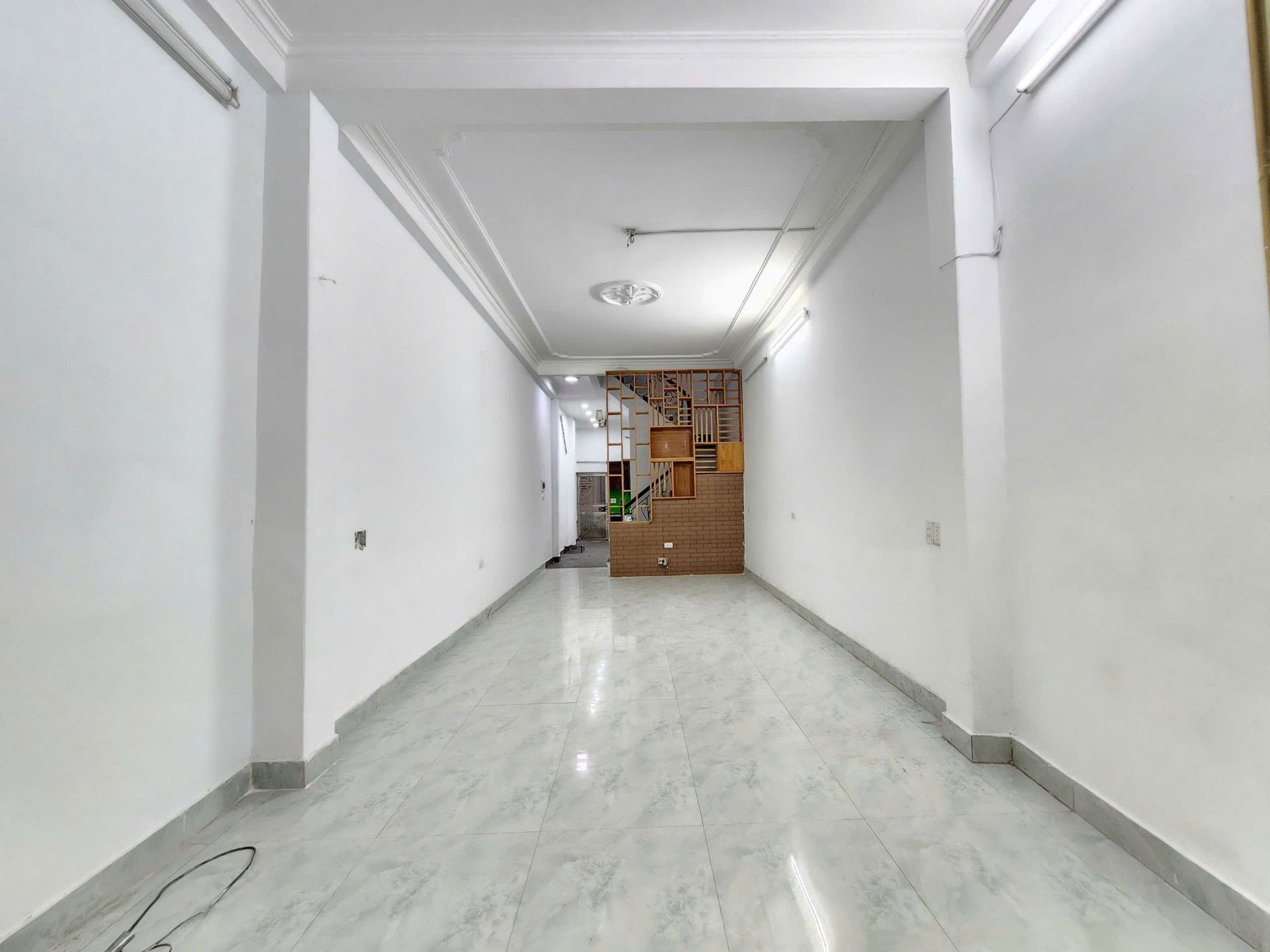 Bán nhà Tân Mai - diện tích 52m2 4 tầng - Nhà đẹp dân xây, ngõ thông kinh doanh - giá 10,1 tỷ