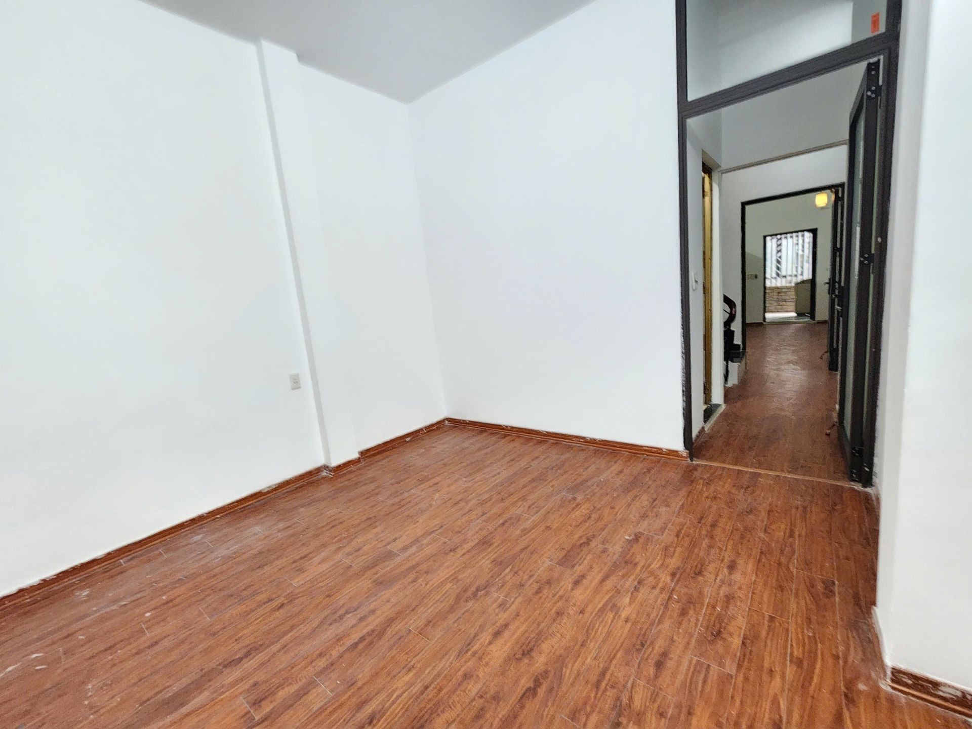 Bán nhà Tân Mai - diện tích 52m2 4 tầng - Nhà đẹp dân xây, ngõ thông kinh doanh - giá 10,1 tỷ