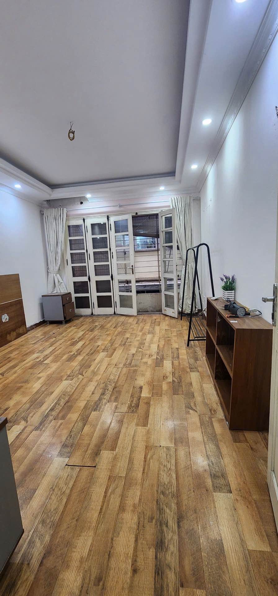Bán nhà Nguyễn Cao - diện tích 45m2 4 tầng - ô tô tránh - giá 13,5 tỷ