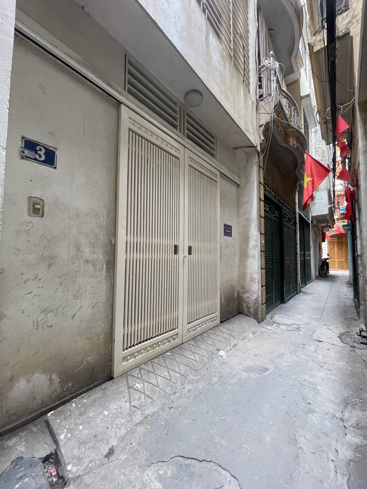 Bán nhà Nguyễn Cao - diện tích 45m2 4 tầng - ô tô tránh - giá 13,5 tỷ