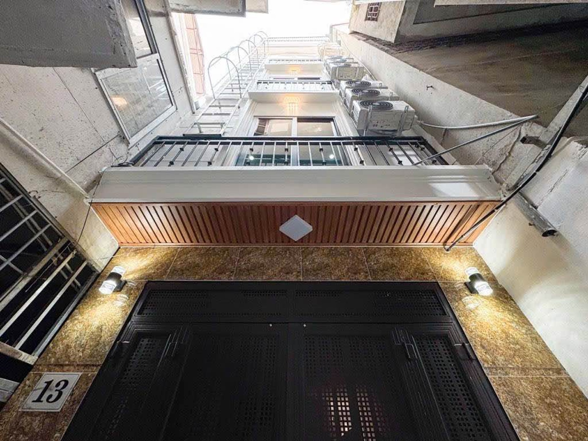 Bán nhà Kim Ngưu - diện tích 49m2 5 tầng - Nhà mới có thang máy - giá 10,6 tỷ