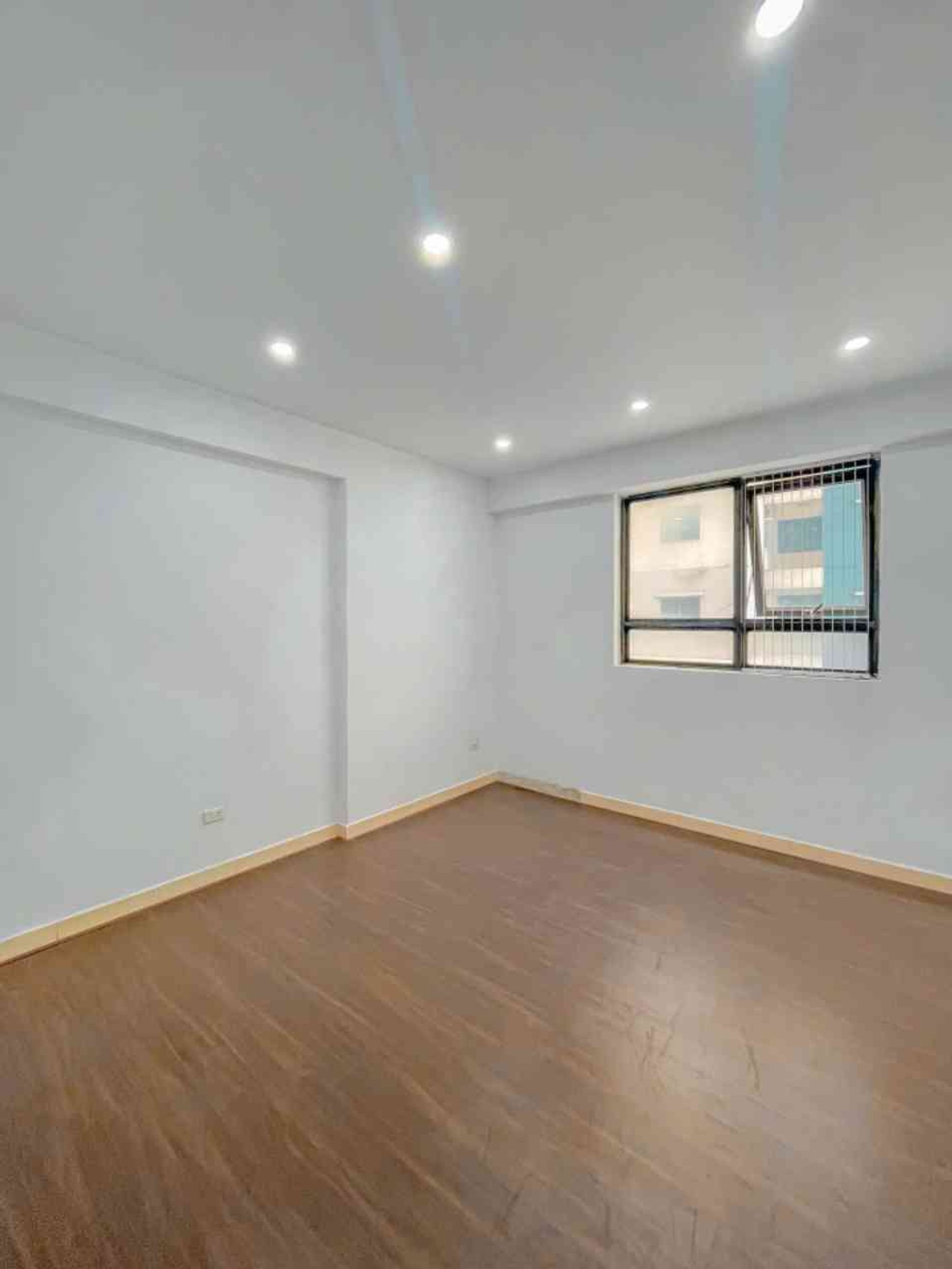 Bán nhà Nguyễn Xiển - diện tích 101m2 1 tầng - Căn hộ chung cư - giá 7,57 tỷ