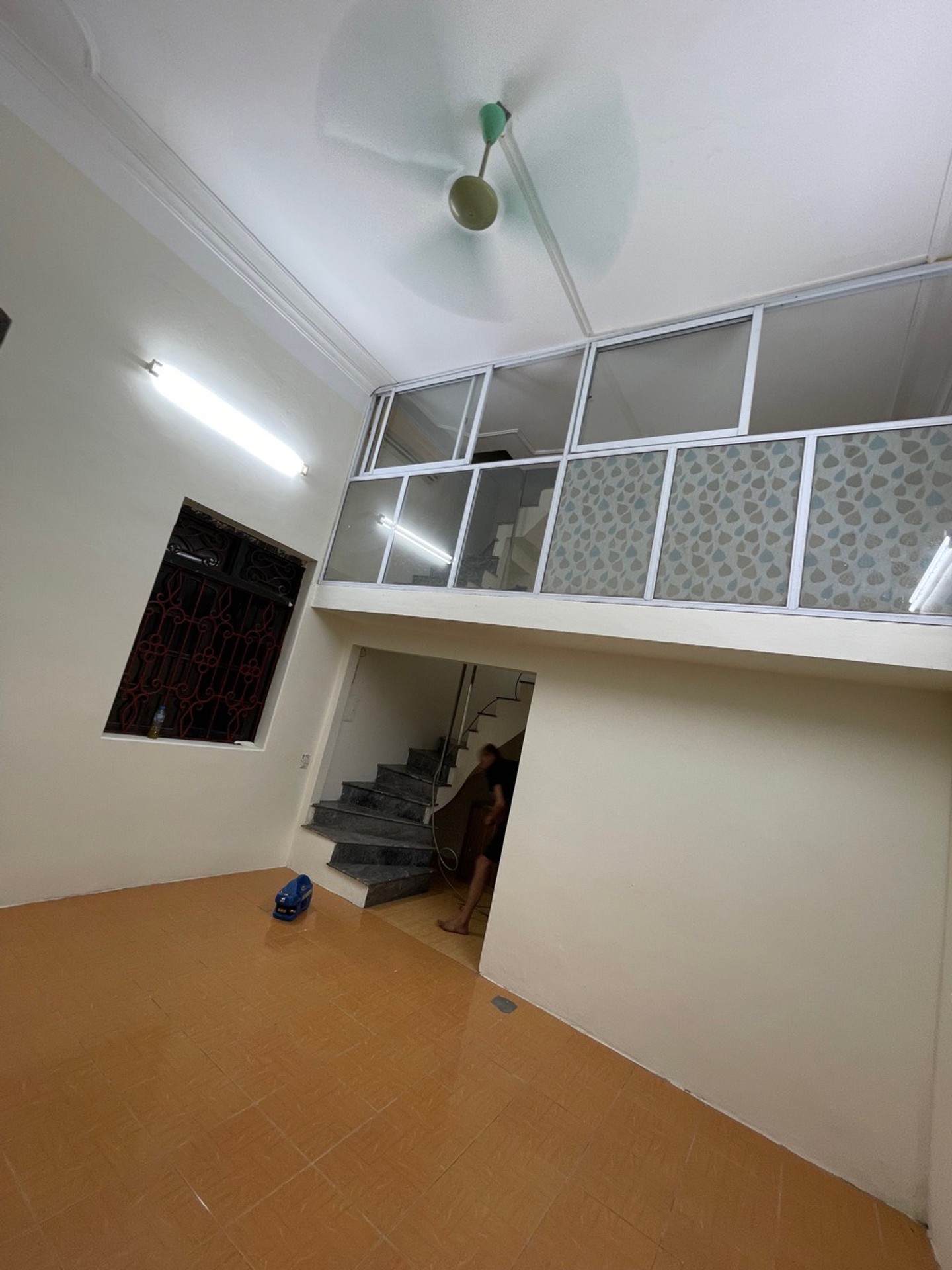 Bán nhà Giáp Bát - diện tích 40m2 2 tầng - Nhà 3 mặt thoáng - giá 8 tỷ