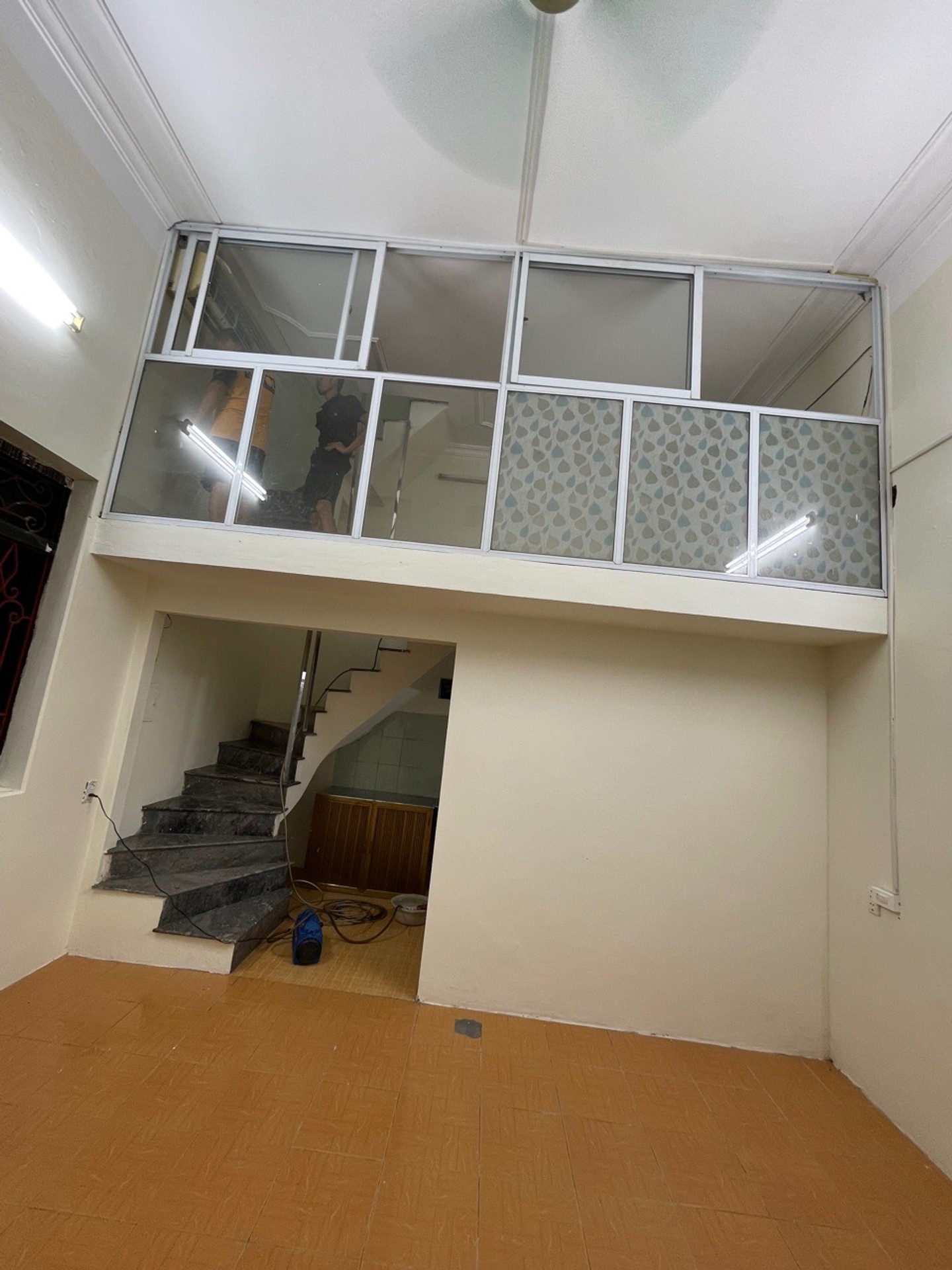 Bán nhà Giáp Bát - diện tích 40m2 2 tầng - Nhà 3 mặt thoáng - giá 8 tỷ