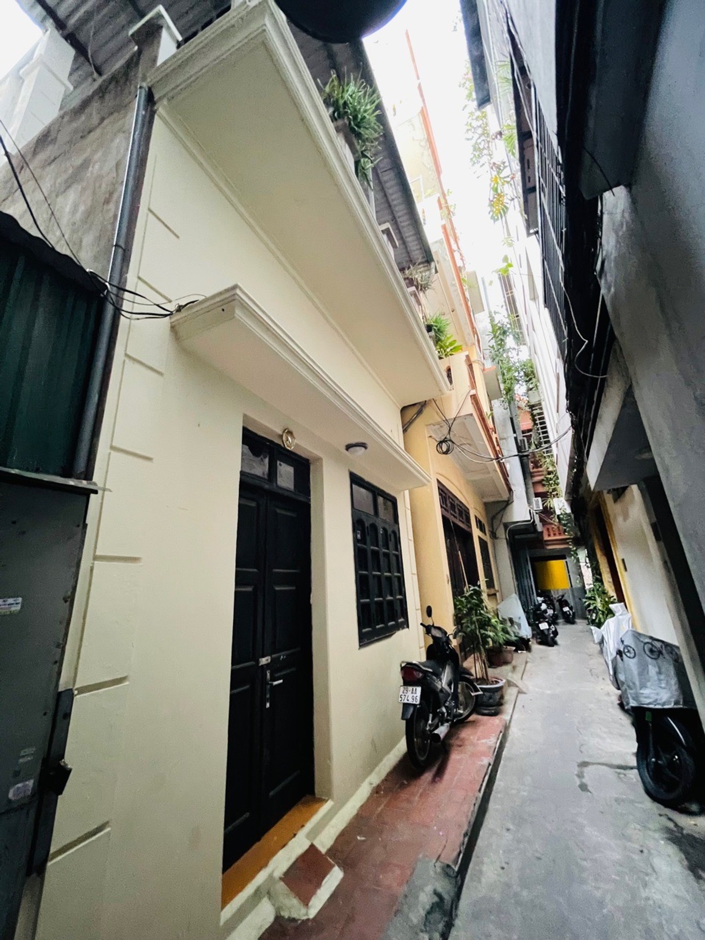 Bán nhà Giáp Bát - diện tích 40m2 2 tầng - Nhà 3 mặt thoáng - giá 8 tỷ