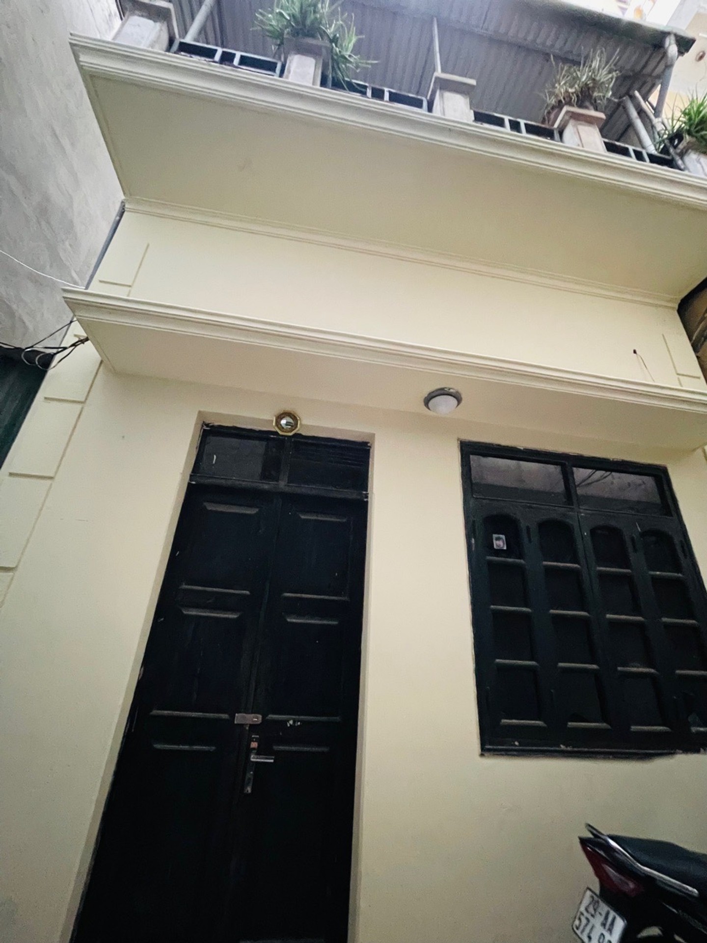 Bán nhà Giáp Bát - diện tích 40m2 2 tầng - Nhà 3 mặt thoáng - giá 8 tỷ