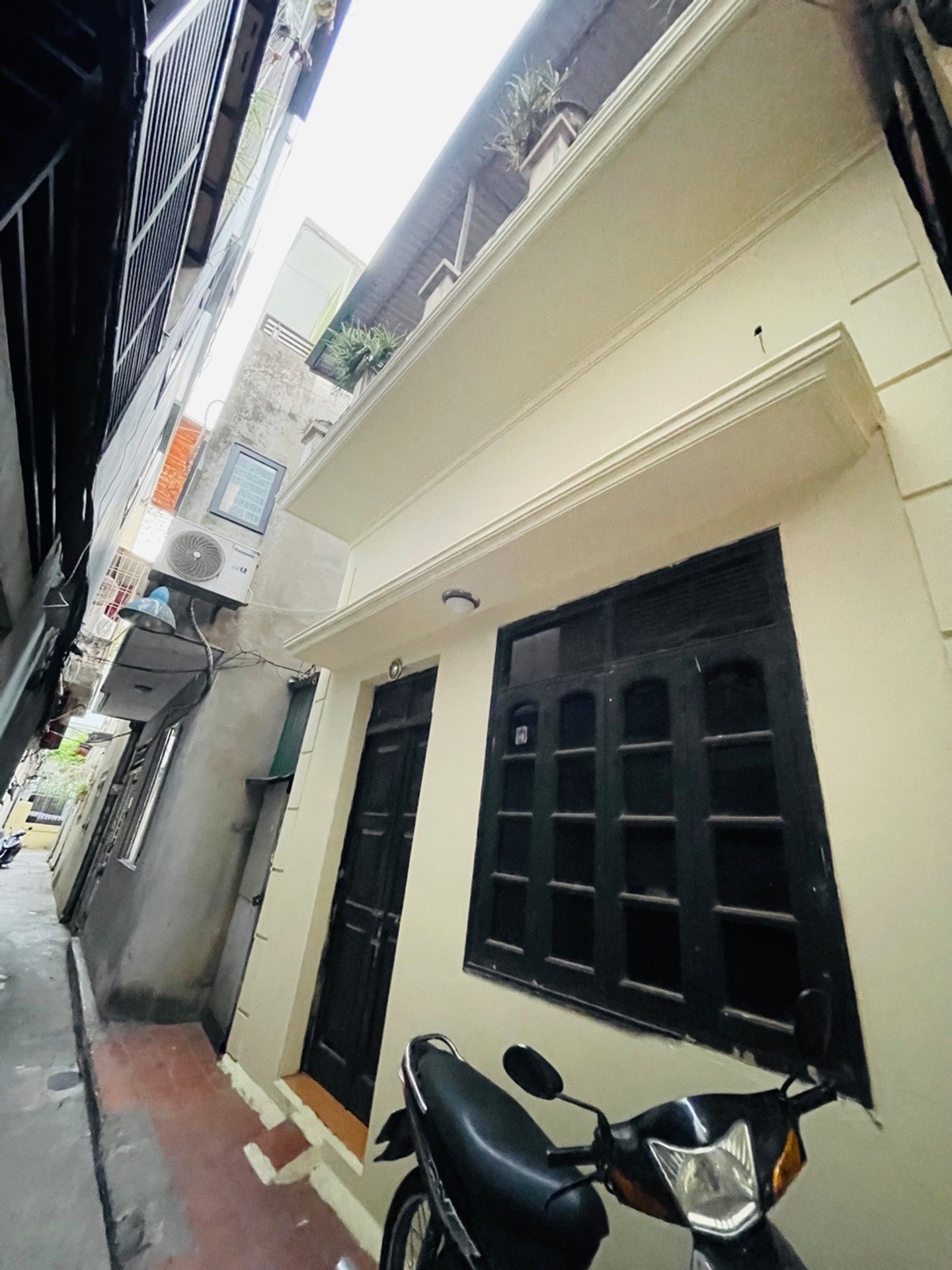 Bán nhà Giáp Bát - diện tích 40m2 2 tầng - Nhà 3 mặt thoáng - giá 8 tỷ