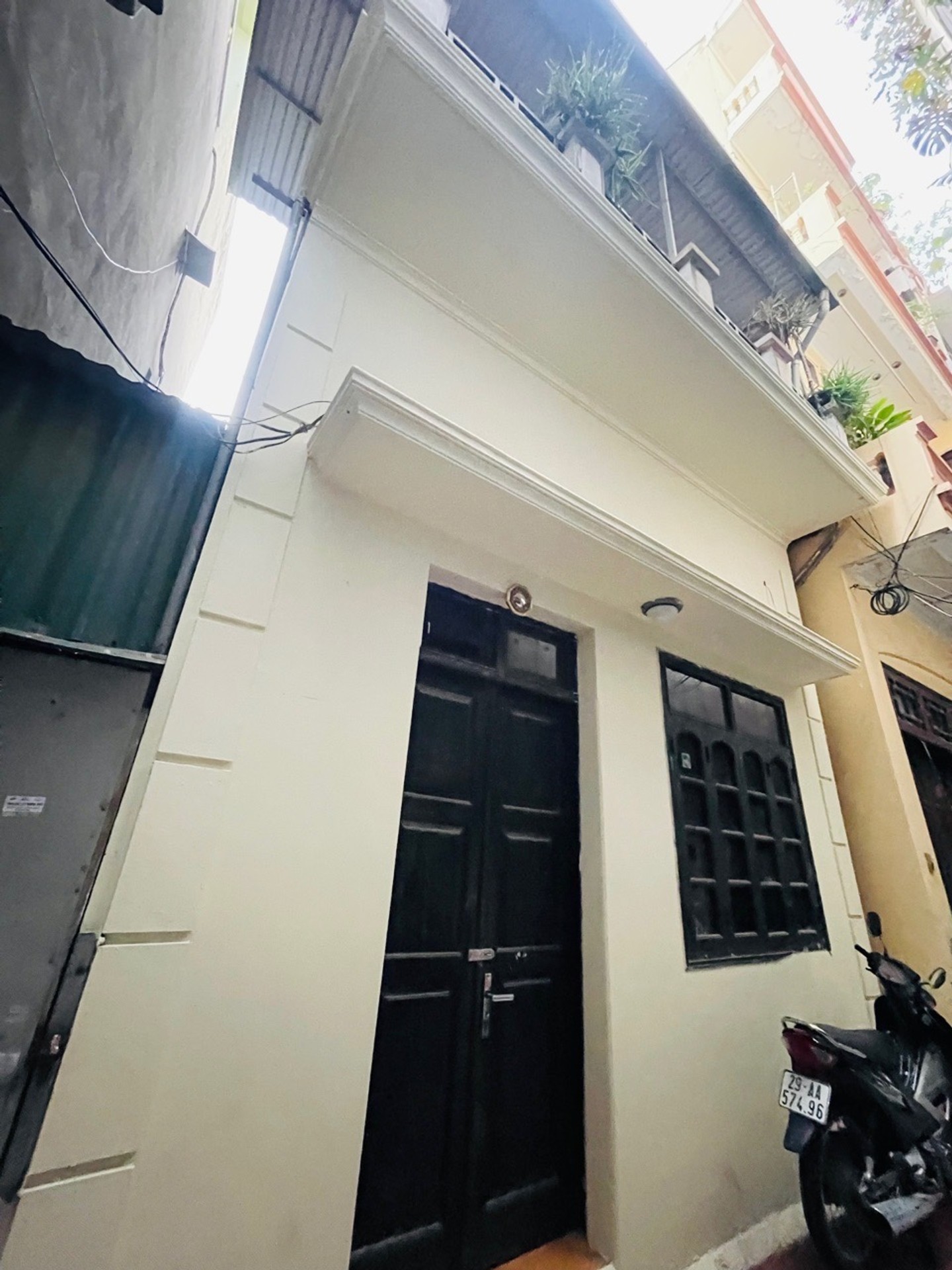 Bán nhà Giáp Bát - diện tích 40m2 2 tầng - Nhà 3 mặt thoáng - giá 8 tỷ
