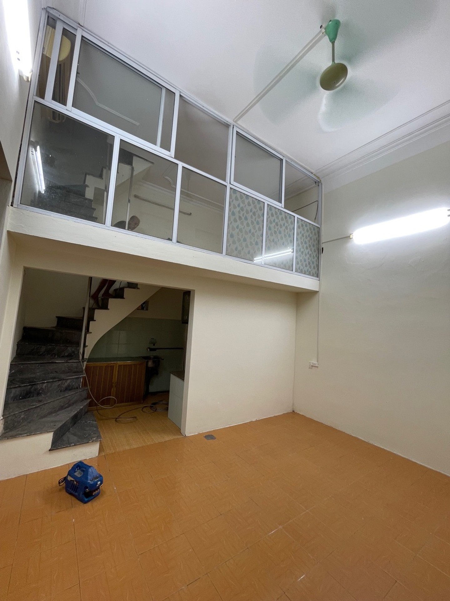 Bán nhà Giáp Bát - diện tích 40m2 2 tầng - Nhà 3 mặt thoáng - giá 8 tỷ