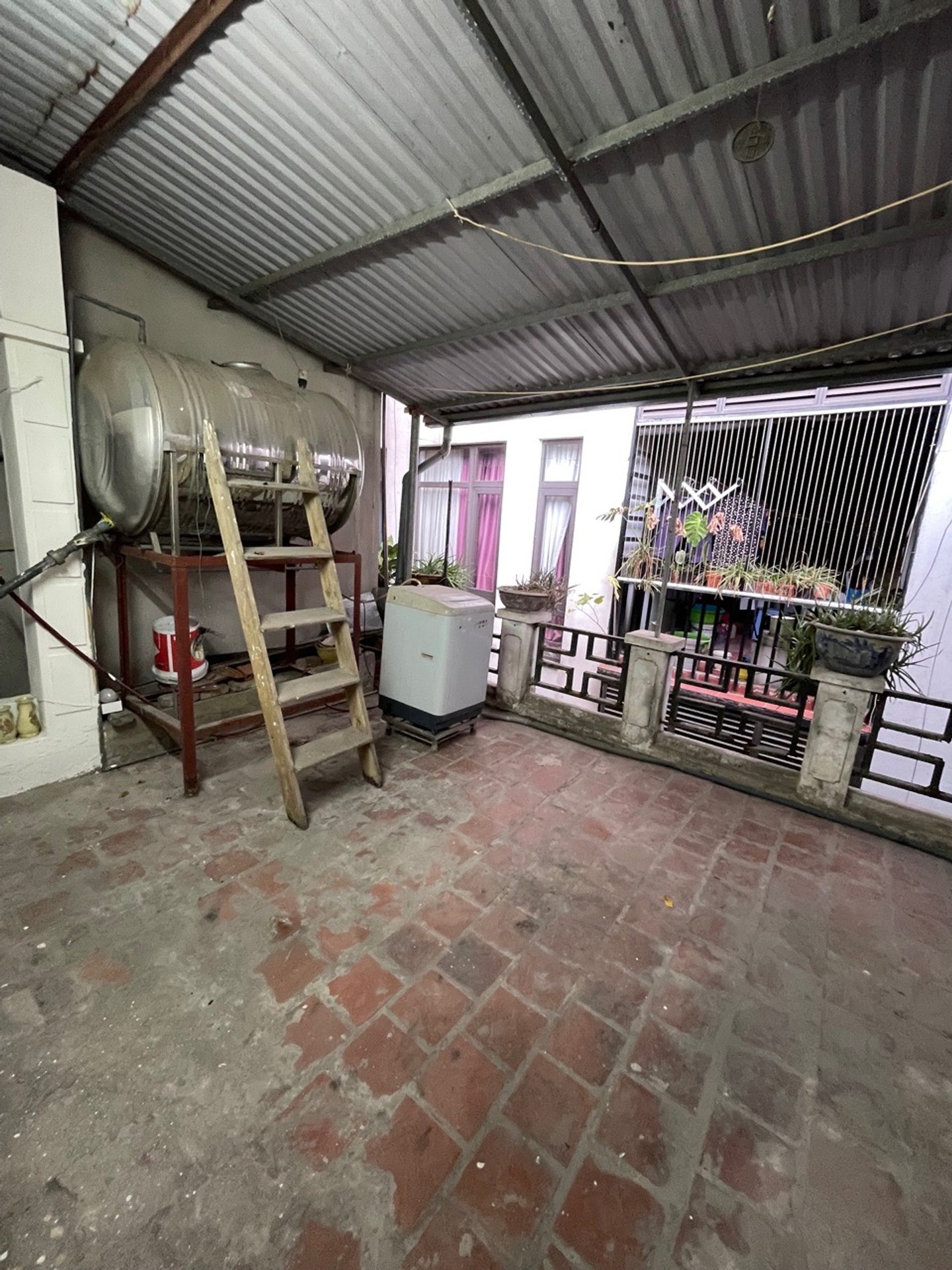 Bán nhà Giáp Bát - diện tích 40m2 2 tầng - Nhà 3 mặt thoáng - giá 8 tỷ